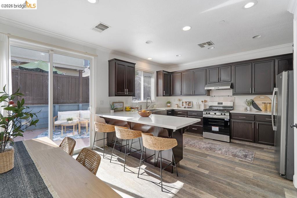 Detail Gallery Image 5 of 35 For 87 Greystone Pl, Pittsburg,  CA 94565 - 5 Beds | 3/1 Baths