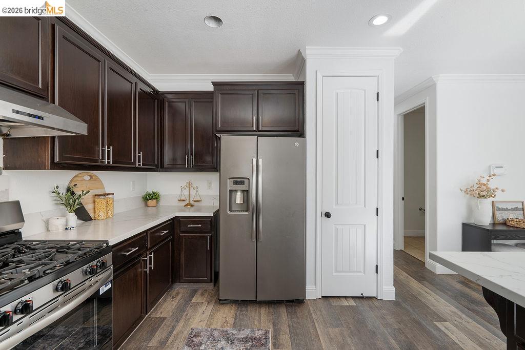 Detail Gallery Image 6 of 35 For 87 Greystone Pl, Pittsburg,  CA 94565 - 5 Beds | 3/1 Baths