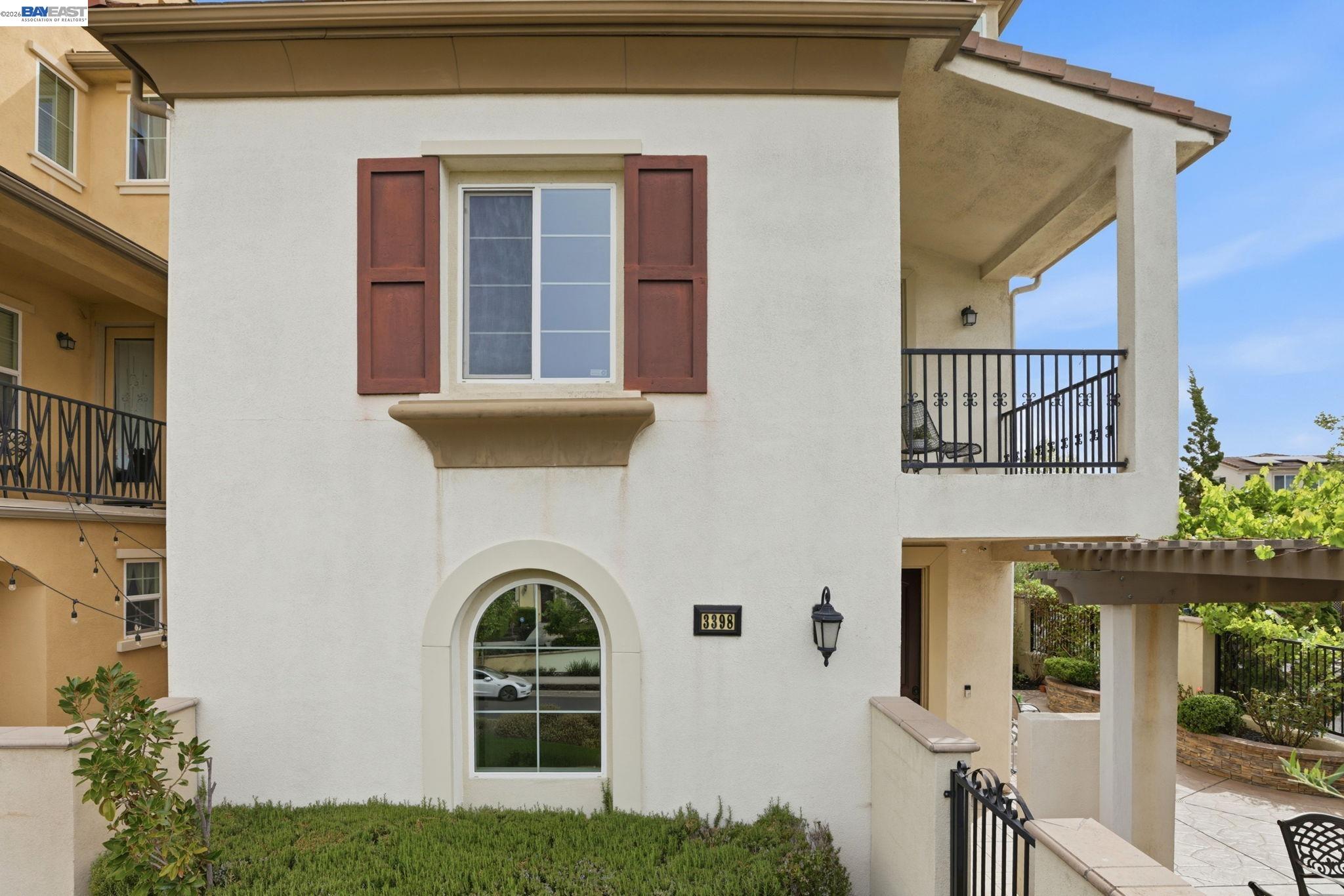 Detail Gallery Image 2 of 44 For 3398 Araldi Ln, Dublin,  CA 94568 - 3 Beds | 3/1 Baths