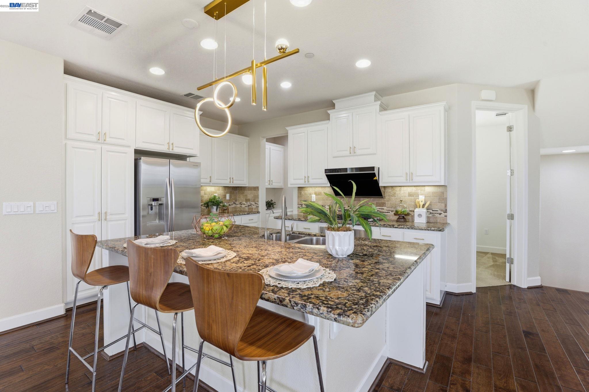 Detail Gallery Image 11 of 44 For 3398 Araldi Ln, Dublin,  CA 94568 - 3 Beds | 3/1 Baths