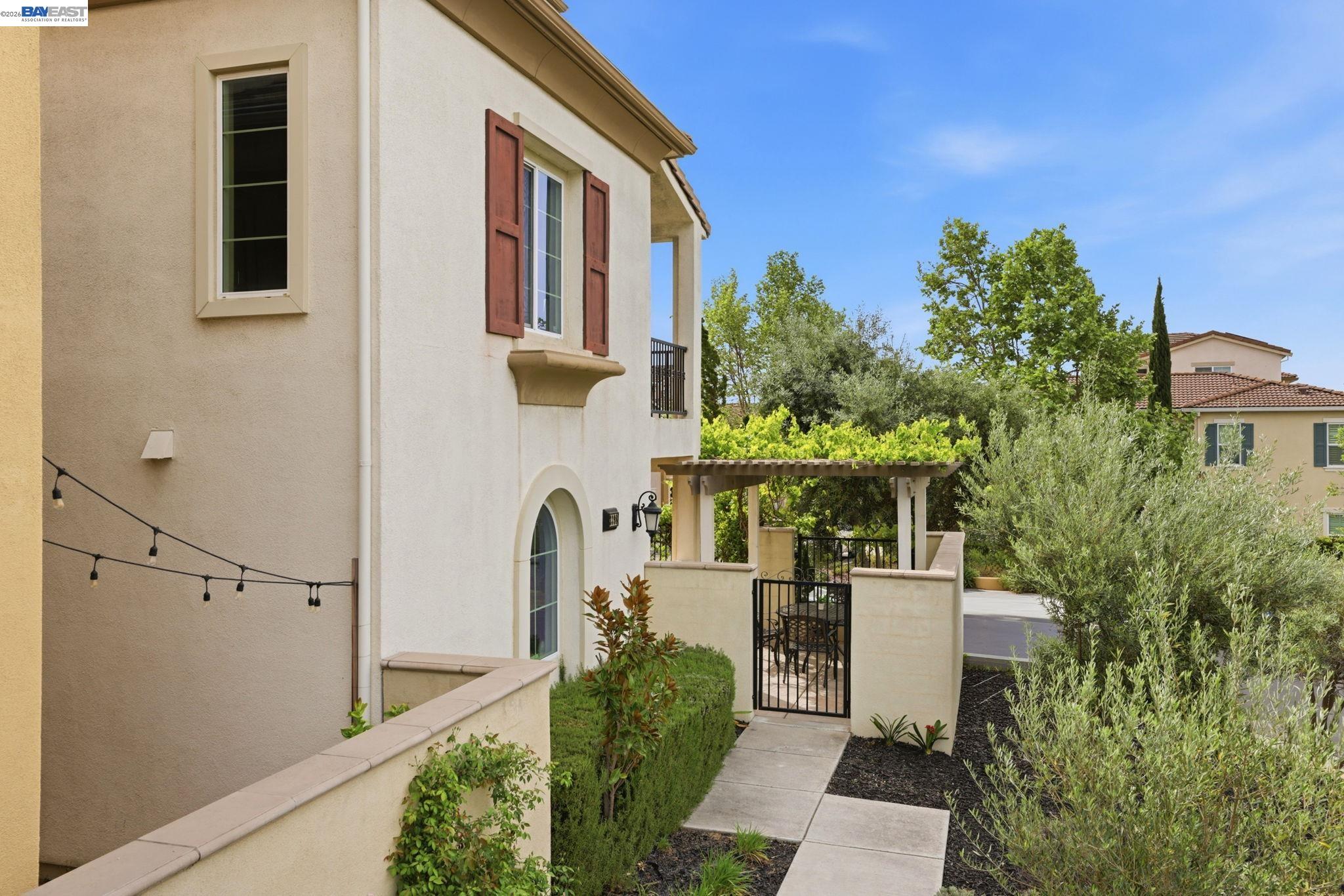 Detail Gallery Image 3 of 44 For 3398 Araldi Ln, Dublin,  CA 94568 - 3 Beds | 3/1 Baths