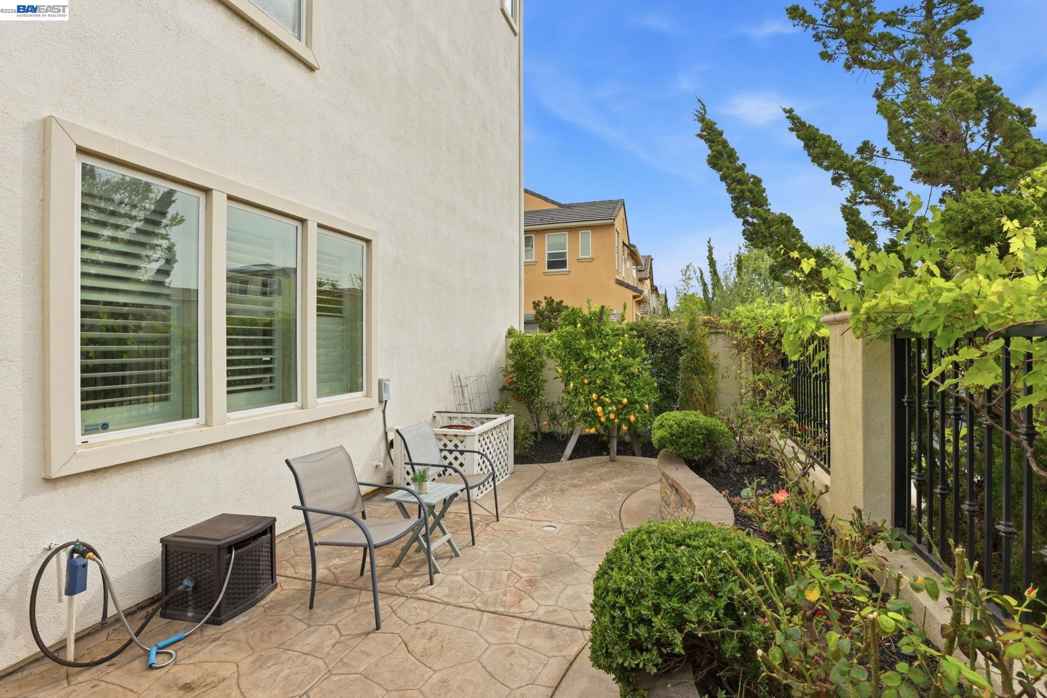 Detail Gallery Image 5 of 44 For 3398 Araldi Ln, Dublin,  CA 94568 - 3 Beds | 3/1 Baths