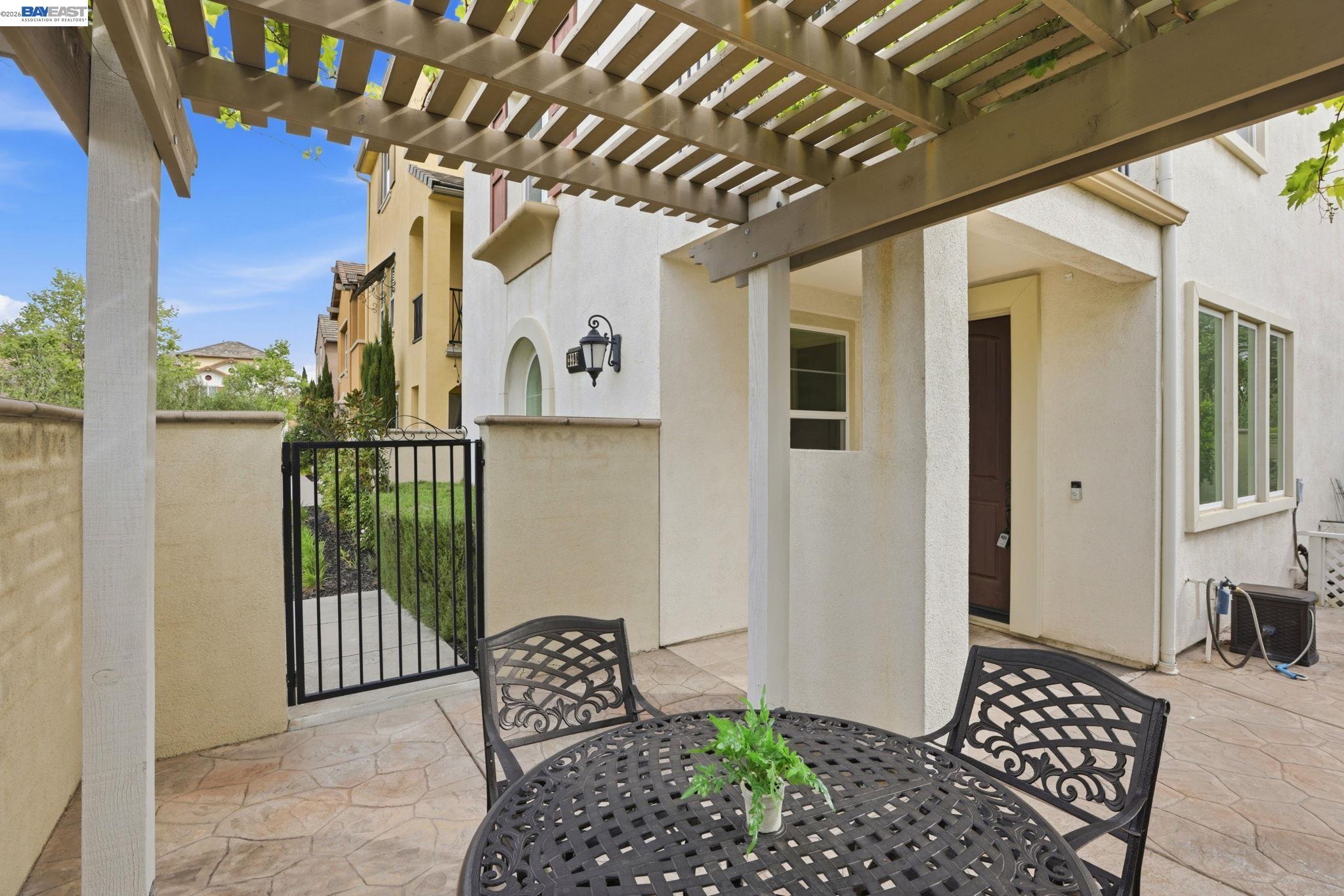 Detail Gallery Image 6 of 44 For 3398 Araldi Ln, Dublin,  CA 94568 - 3 Beds | 3/1 Baths