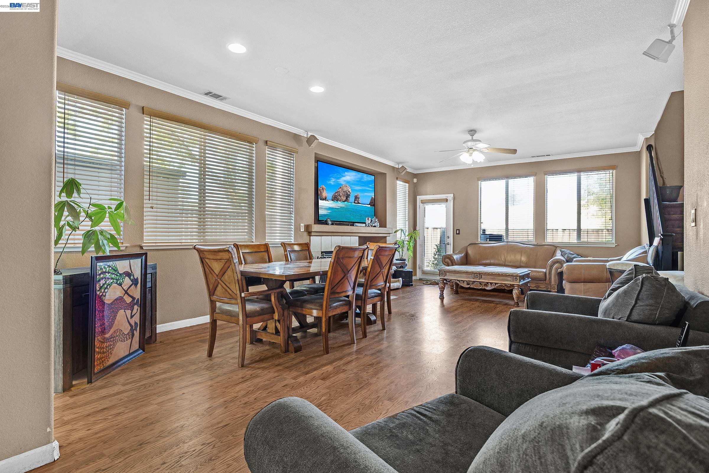 Detail Gallery Image 3 of 6 For 11 Fallen Leaf Ct, Rodeo,  CA 94572 - 4 Beds | 3 Baths