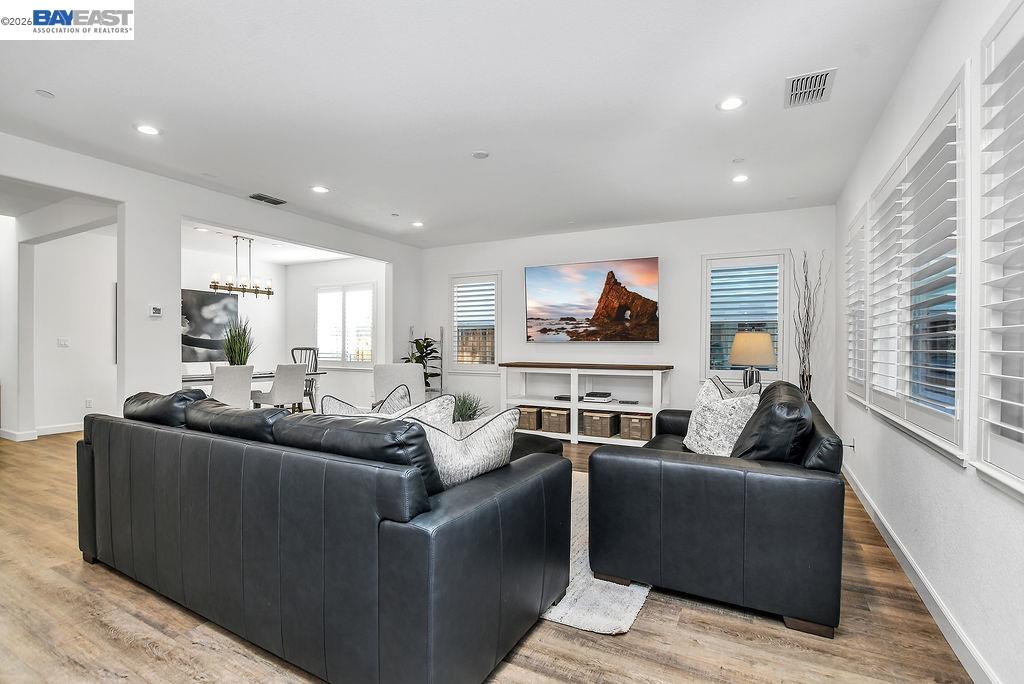 Detail Gallery Image 15 of 49 For 733 Jennifer St, Brentwood,  CA 94513 - 4 Beds | 3/1 Baths