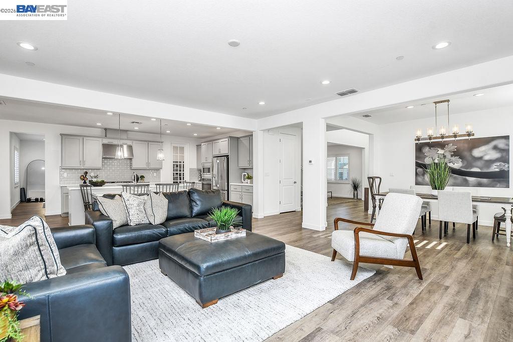 Detail Gallery Image 7 of 49 For 733 Jennifer St, Brentwood,  CA 94513 - 4 Beds | 3/1 Baths