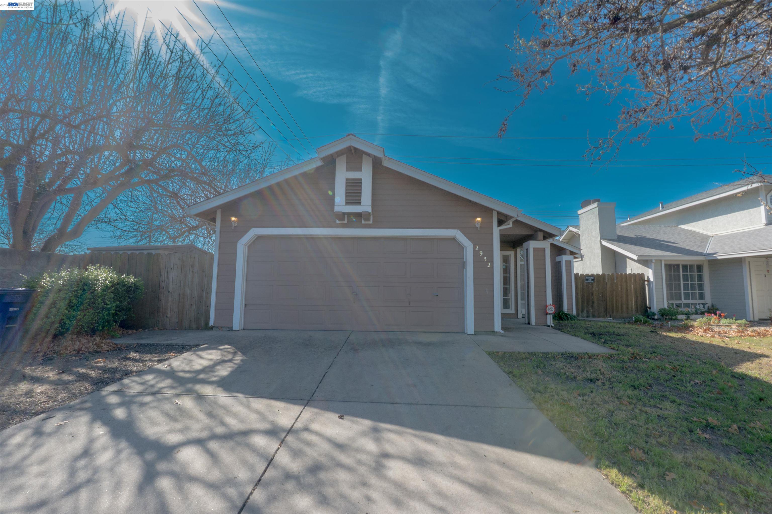 Detail Gallery Image 2 of 39 For 2932 Alcott Ct, Modesto,  CA 95355 - 4 Beds | 2 Baths