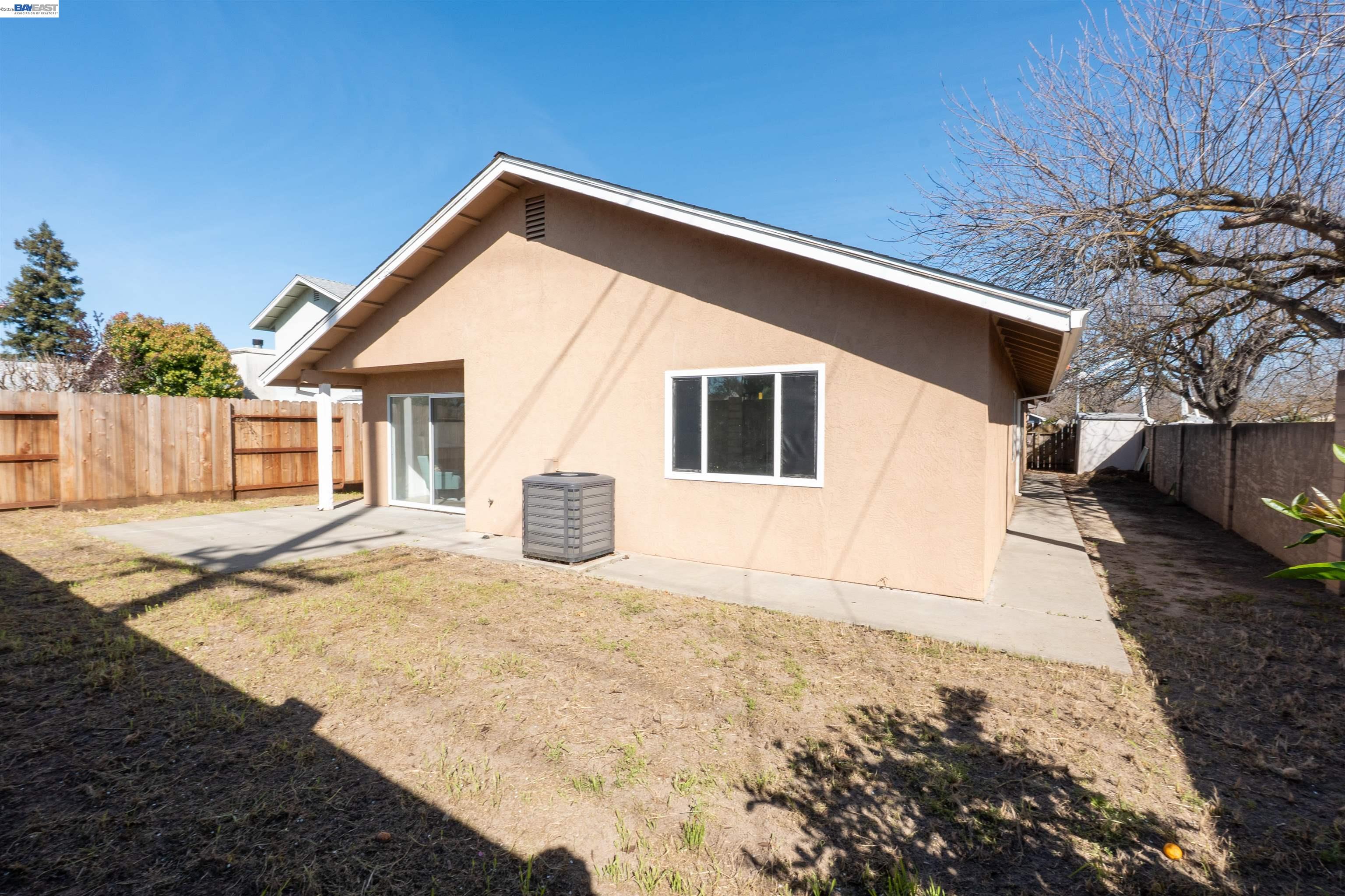 Detail Gallery Image 5 of 39 For 2932 Alcott Ct, Modesto,  CA 95355 - 4 Beds | 2 Baths