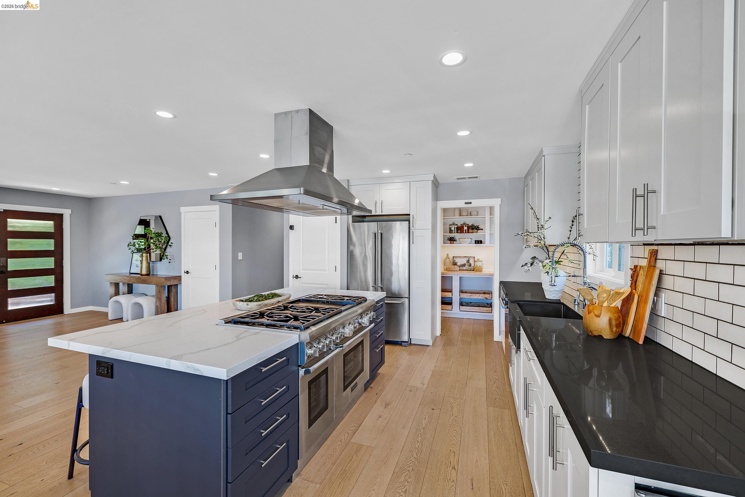 Detail Gallery Image 15 of 33 For 1424 Sunnyslope Ave, Belmont,  CA 94002 - 4 Beds | 2 Baths