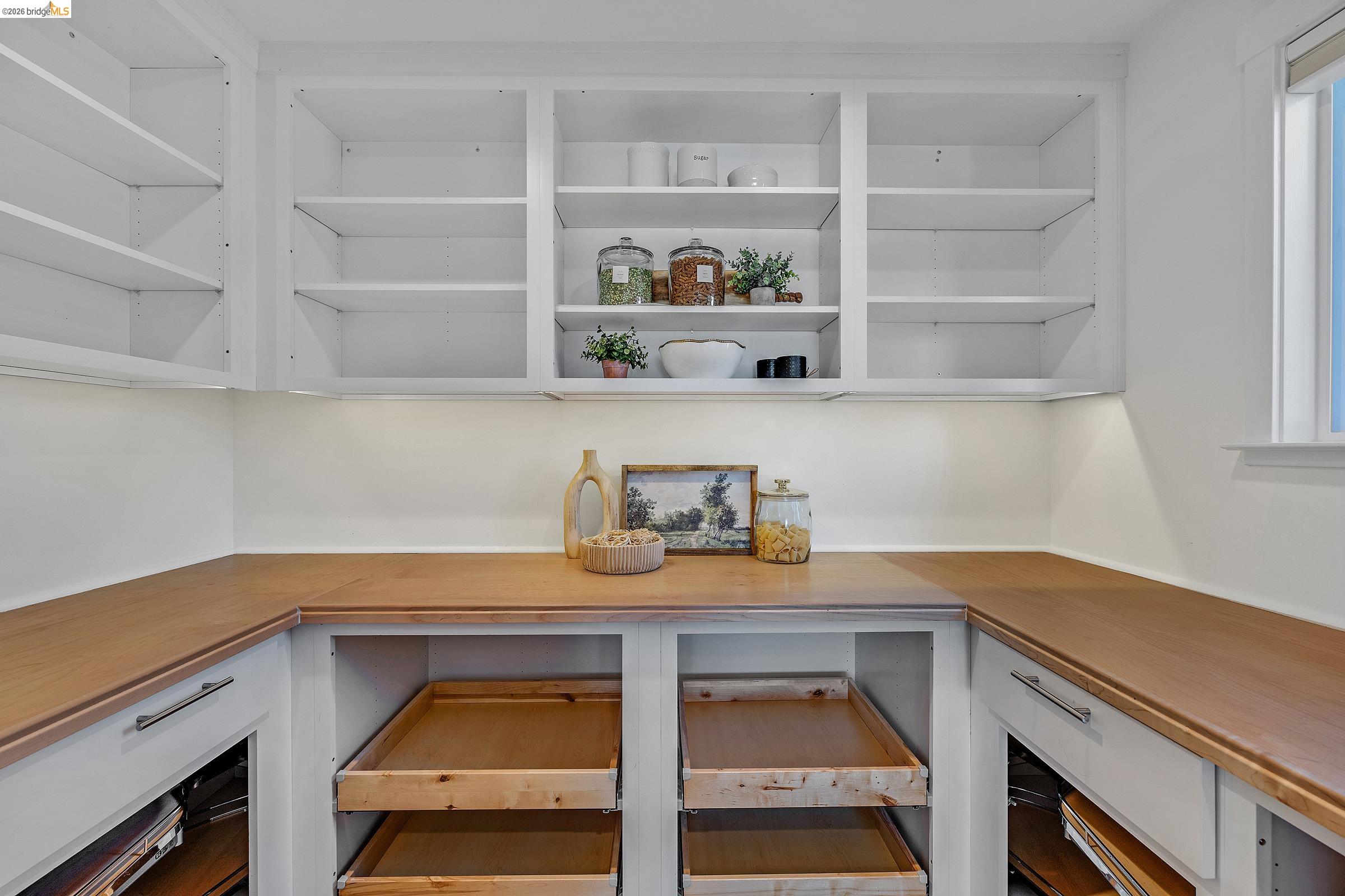 Detail Gallery Image 16 of 33 For 1424 Sunnyslope Ave, Belmont,  CA 94002 - 4 Beds | 2 Baths