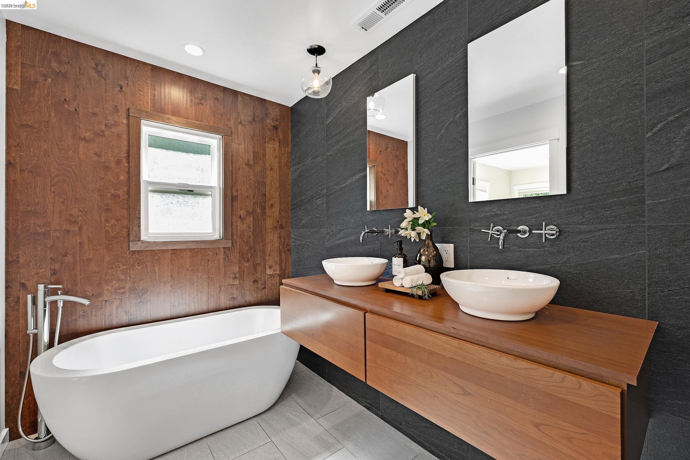 Detail Gallery Image 20 of 33 For 1424 Sunnyslope Ave, Belmont,  CA 94002 - 4 Beds | 2 Baths