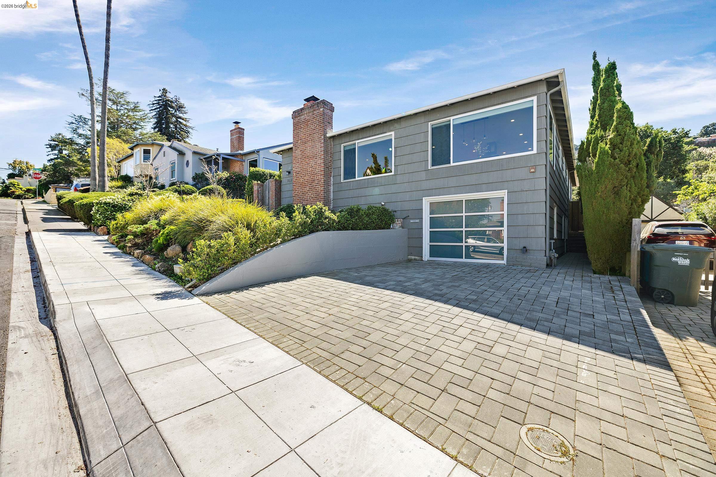 Detail Gallery Image 4 of 33 For 1424 Sunnyslope Ave, Belmont,  CA 94002 - 4 Beds | 2 Baths