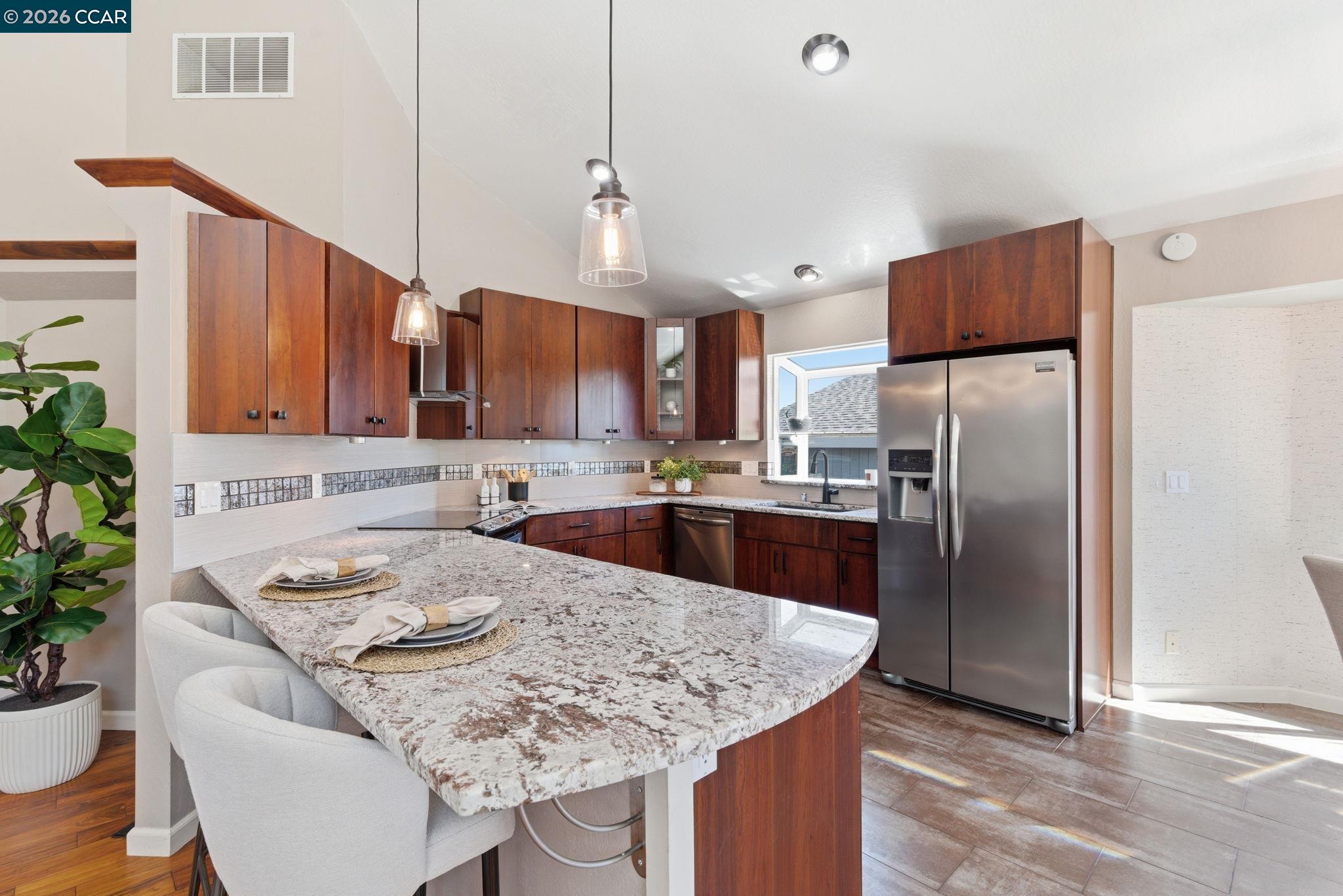 Detail Gallery Image 11 of 37 For 2280 N Crest Ave, Martinez,  CA 94553 - 3 Beds | 2 Baths