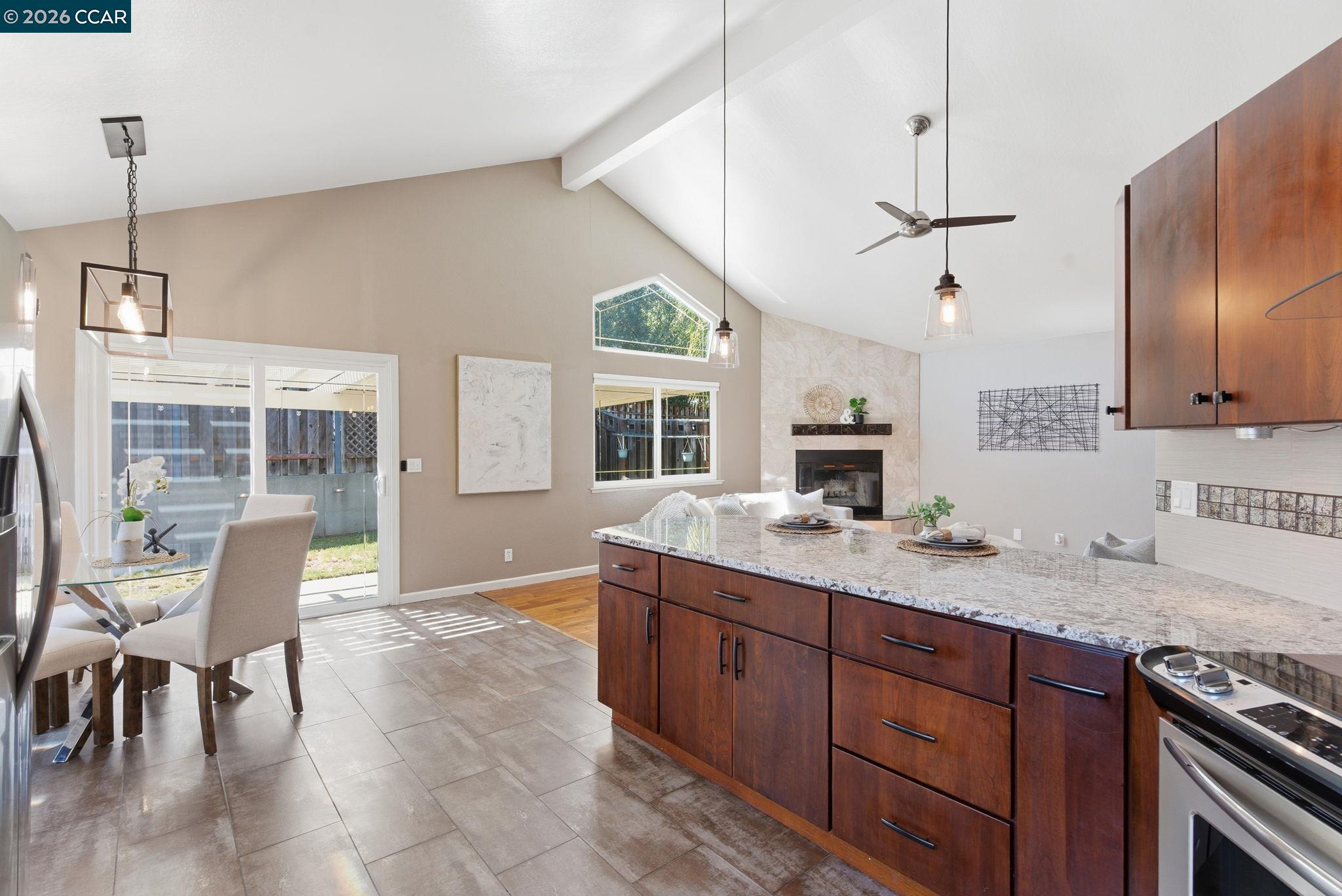 Detail Gallery Image 13 of 37 For 2280 N Crest Ave, Martinez,  CA 94553 - 3 Beds | 2 Baths