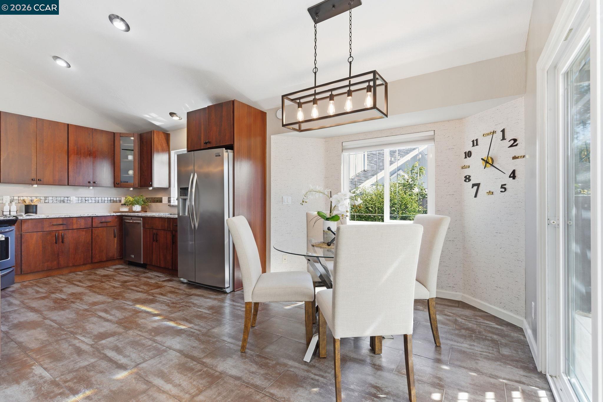 Detail Gallery Image 14 of 37 For 2280 N Crest Ave, Martinez,  CA 94553 - 3 Beds | 2 Baths