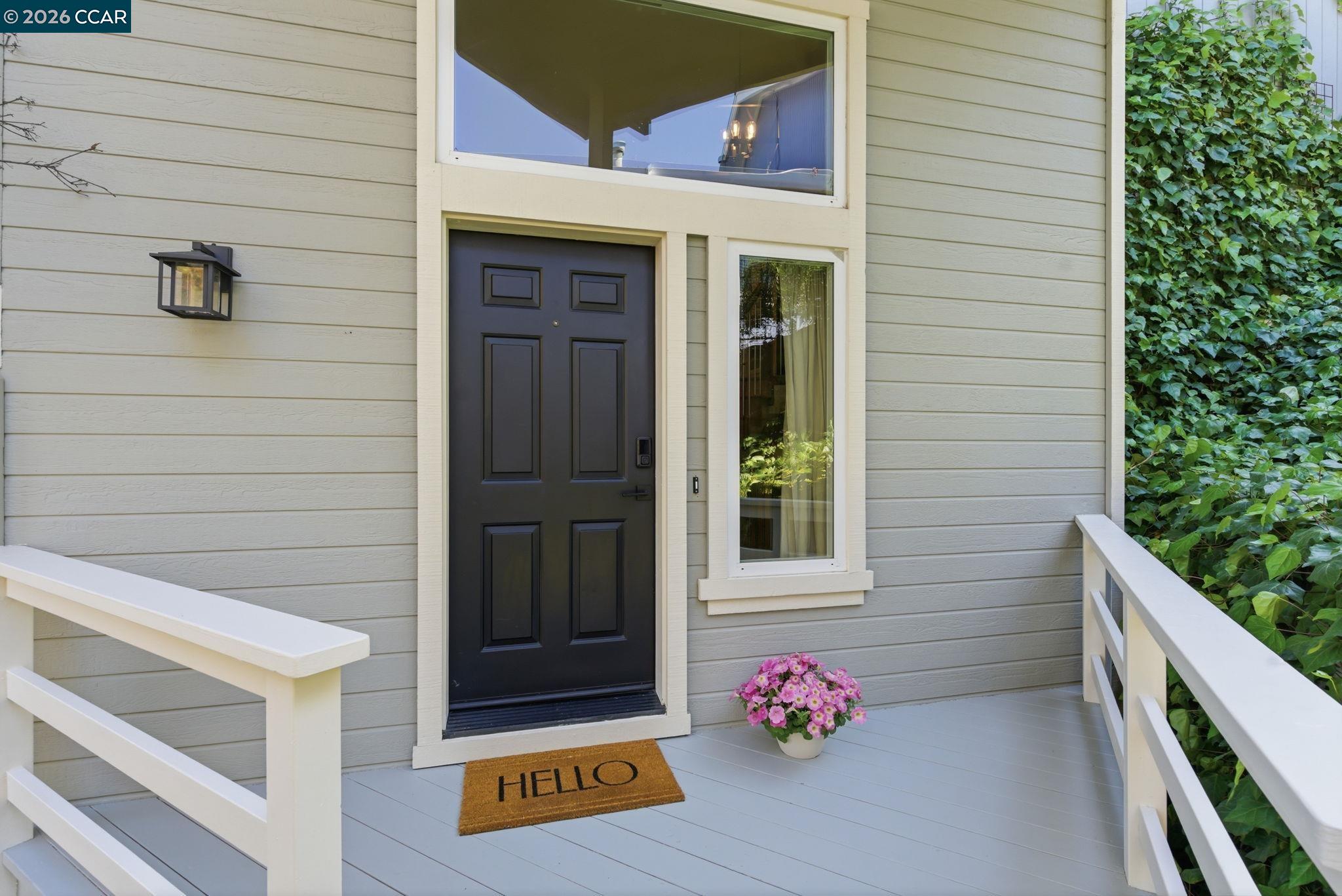 Detail Gallery Image 4 of 37 For 2280 N Crest Ave, Martinez,  CA 94553 - 3 Beds | 2 Baths