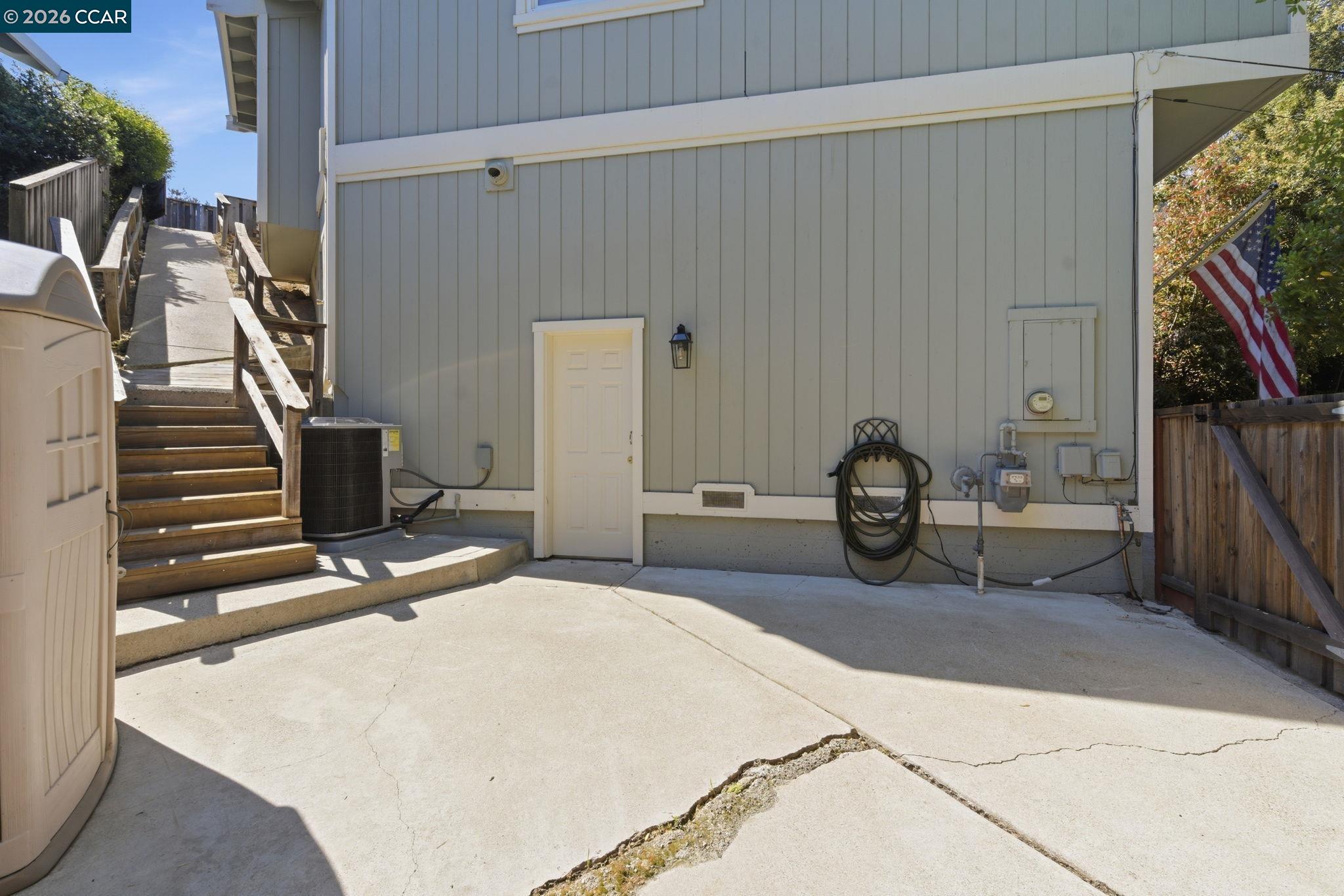 Detail Gallery Image 35 of 37 For 2280 N Crest Ave, Martinez,  CA 94553 - 3 Beds | 2 Baths