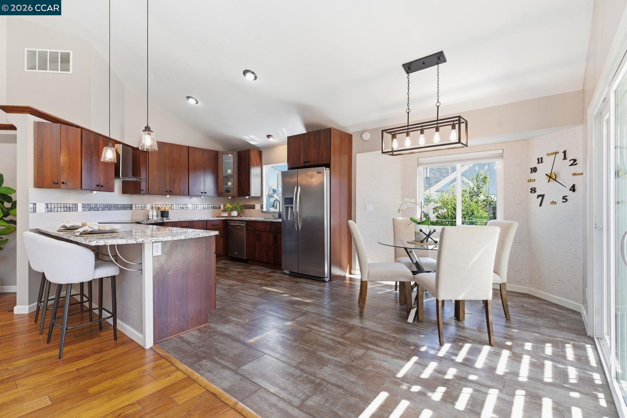 Detail Gallery Image 9 of 37 For 2280 N Crest Ave, Martinez,  CA 94553 - 3 Beds | 2 Baths