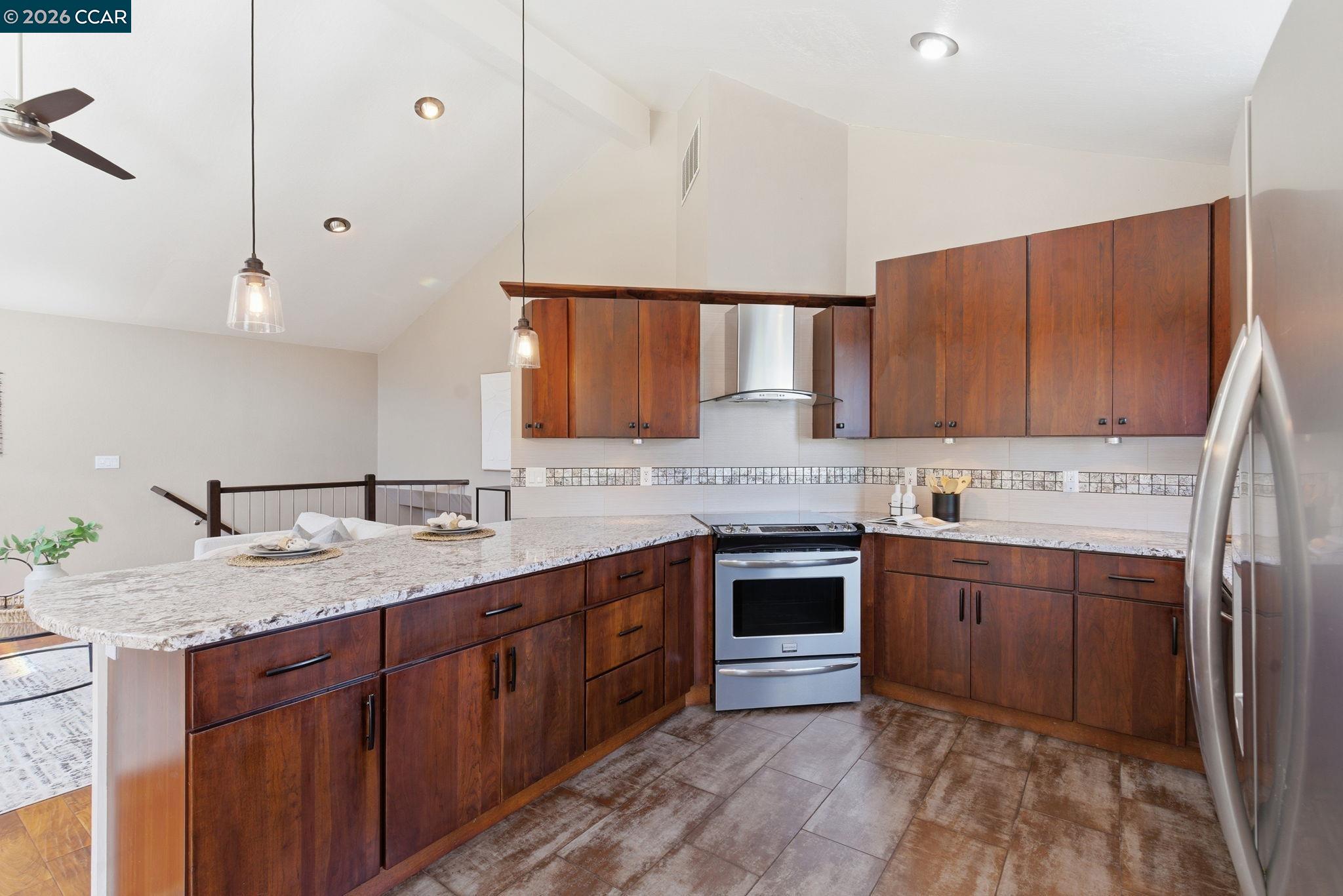 Detail Gallery Image 10 of 37 For 2280 N Crest Ave, Martinez,  CA 94553 - 3 Beds | 2 Baths