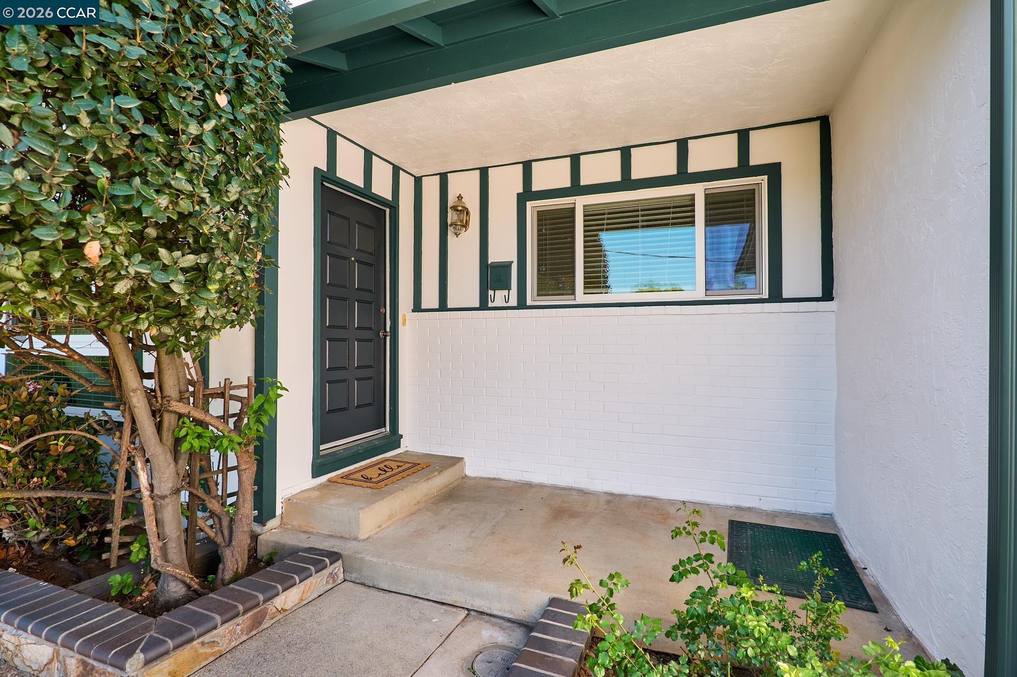 Detail Gallery Image 2 of 27 For 5520 Alaska Dr, Concord,  CA 94521 - 3 Beds | 2 Baths