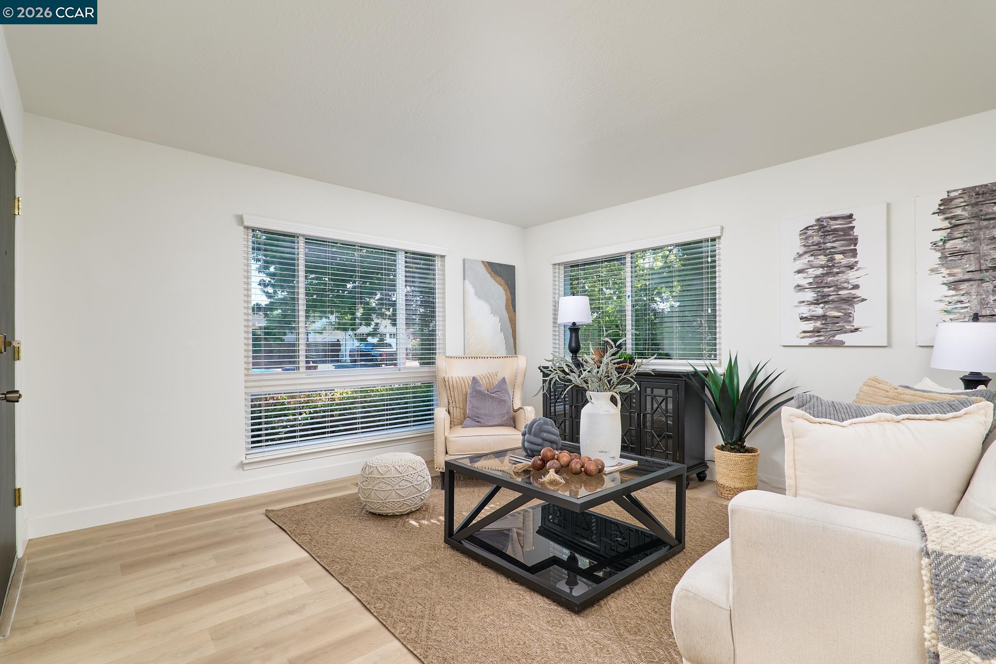 Detail Gallery Image 4 of 27 For 5520 Alaska Dr, Concord,  CA 94521 - 3 Beds | 2 Baths