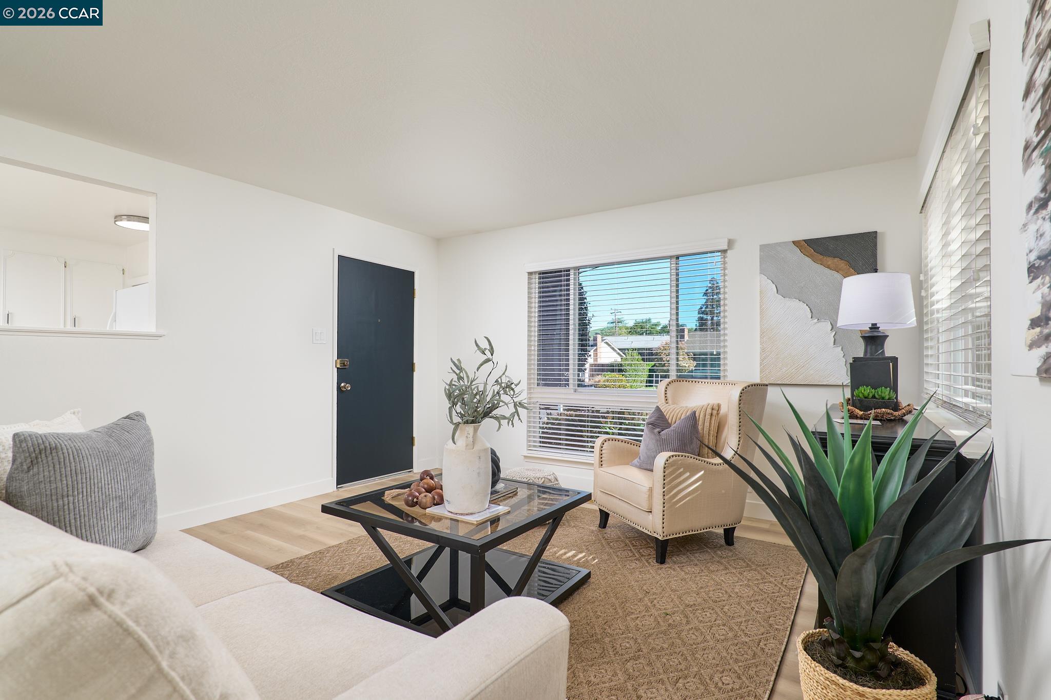 Detail Gallery Image 5 of 27 For 5520 Alaska Dr, Concord,  CA 94521 - 3 Beds | 2 Baths