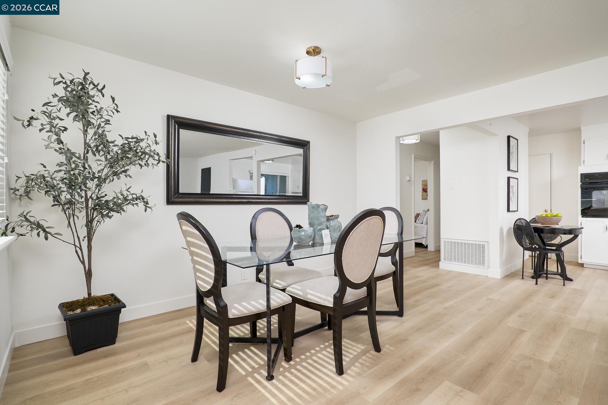 Detail Gallery Image 6 of 27 For 5520 Alaska Dr, Concord,  CA 94521 - 3 Beds | 2 Baths