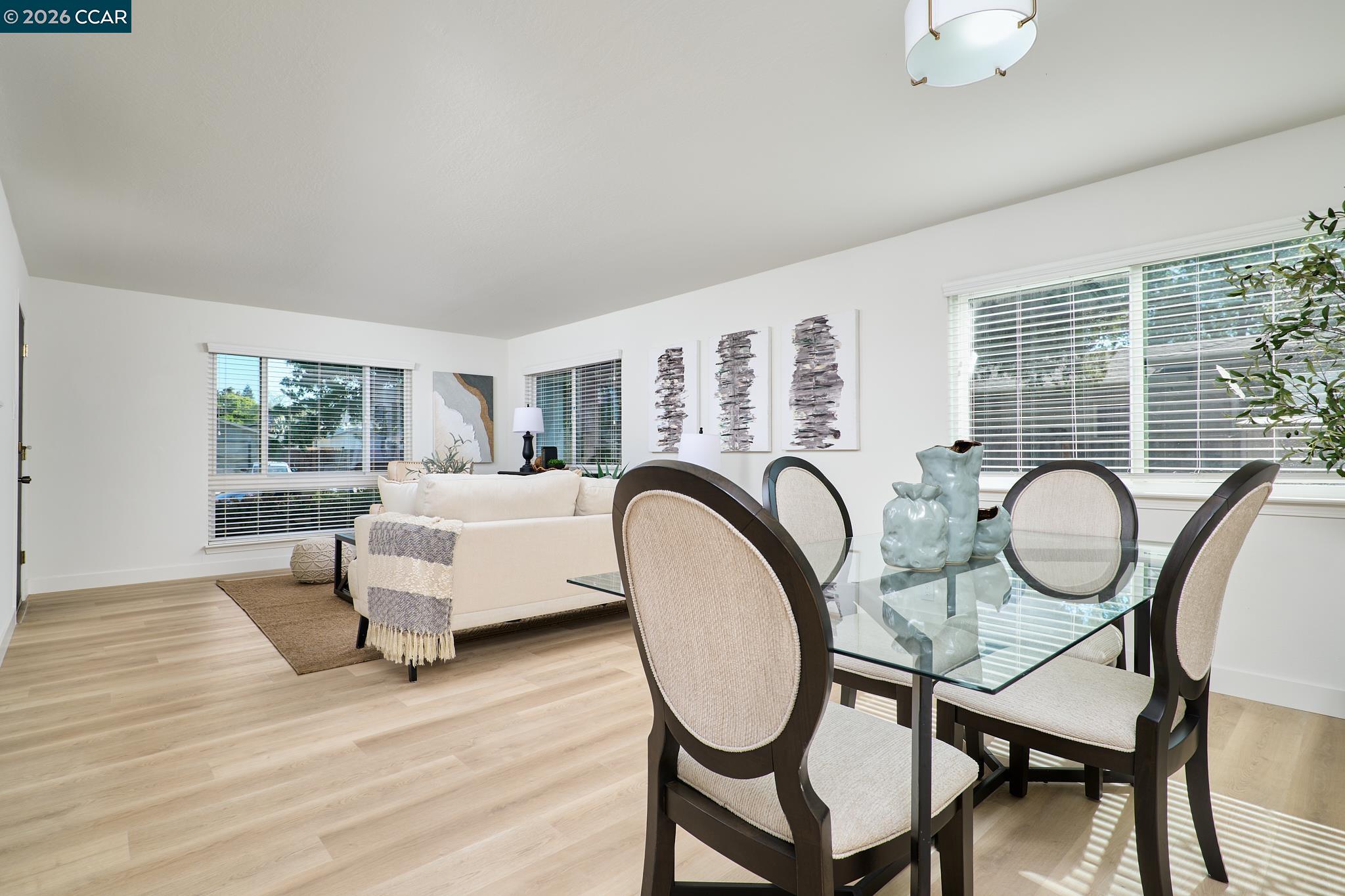 Detail Gallery Image 8 of 27 For 5520 Alaska Dr, Concord,  CA 94521 - 3 Beds | 2 Baths