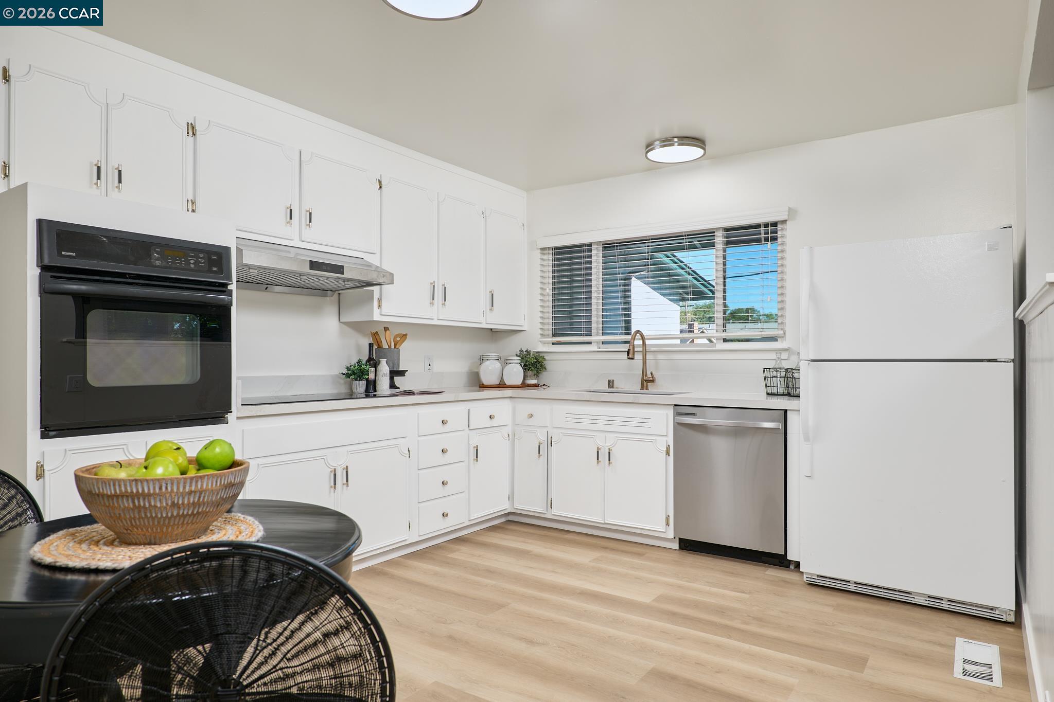 Detail Gallery Image 9 of 27 For 5520 Alaska Dr, Concord,  CA 94521 - 3 Beds | 2 Baths