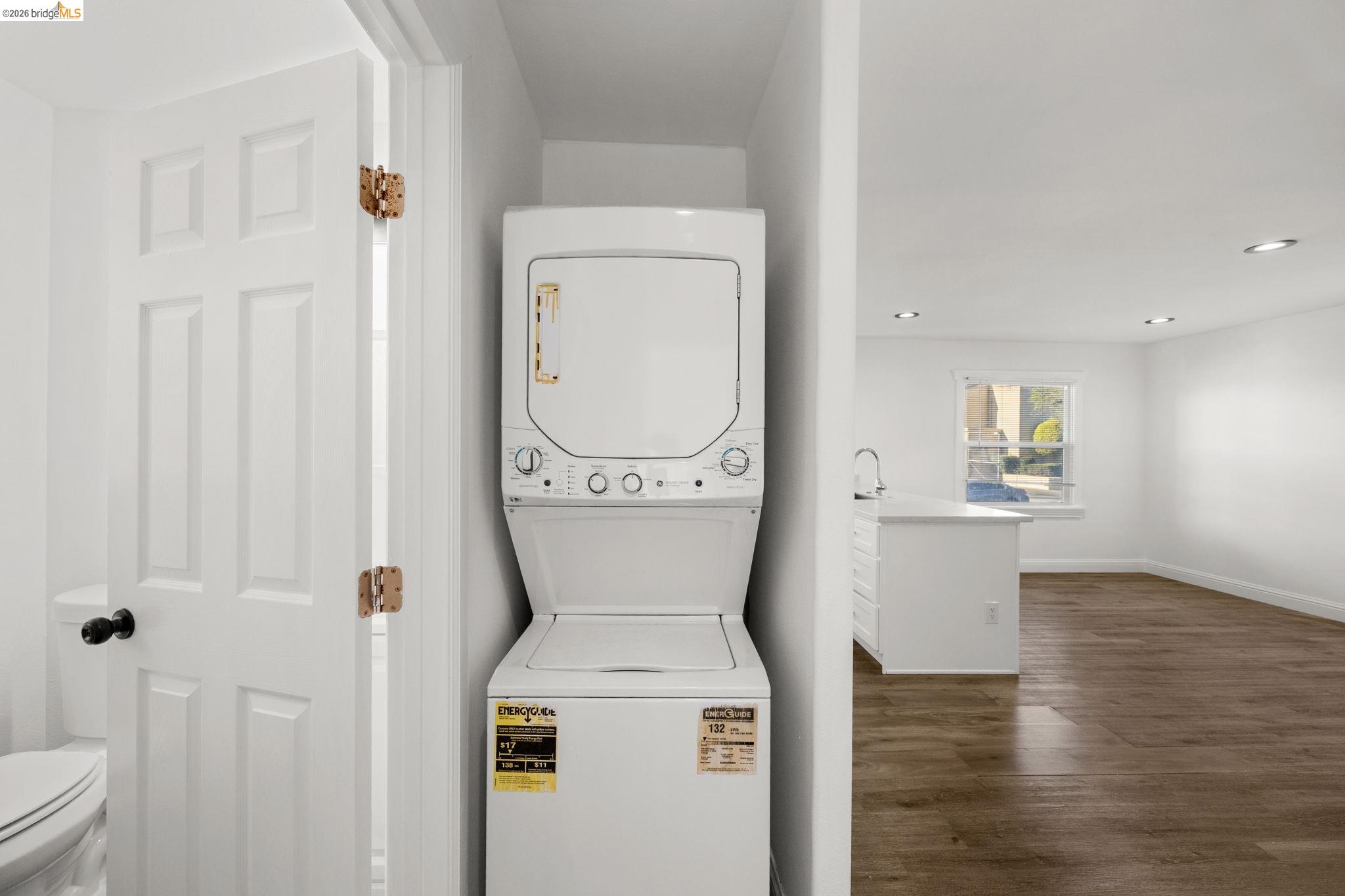 Detail Gallery Image 16 of 38 For 2218 82nd Ave, Oakland,  CA 94605 - 6 Beds | 4 Baths