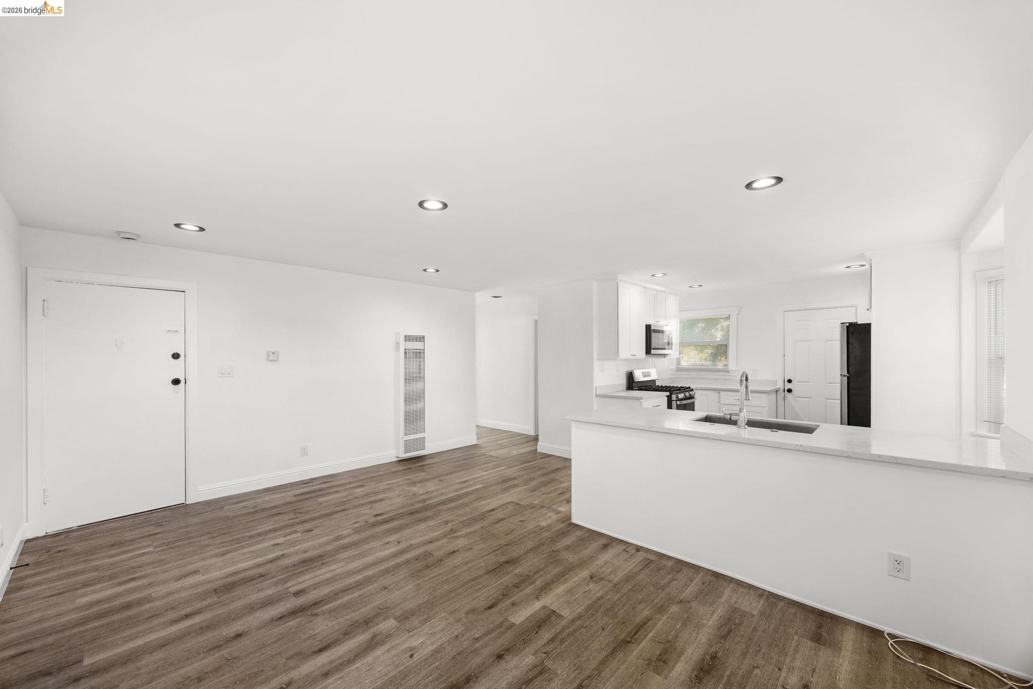 Detail Gallery Image 31 of 41 For 2218 82nd Ave, Oakland,  CA 94605 - 6 Beds | 4 Baths