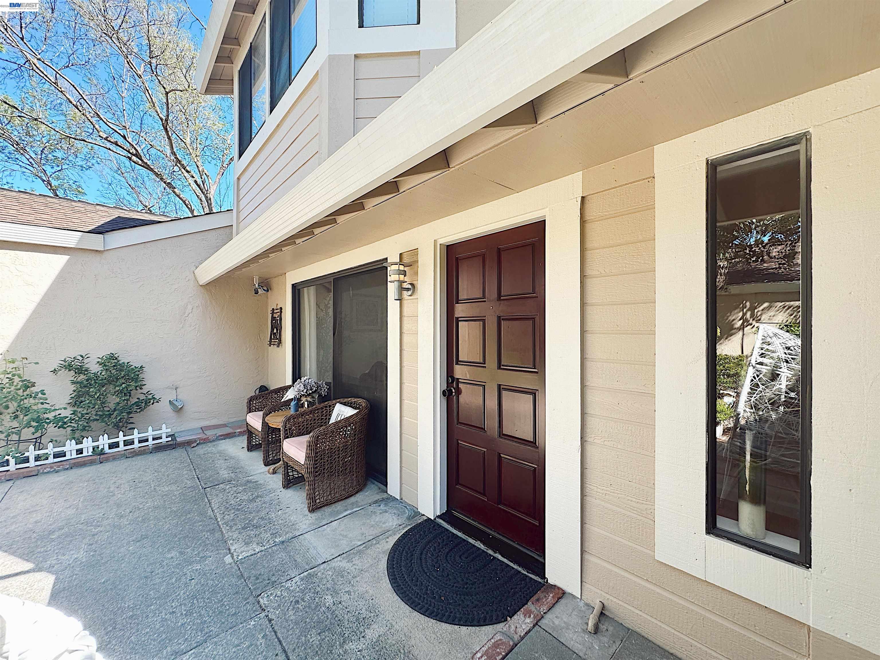 Detail Gallery Image 2 of 31 For 7642 Arbor Creek Circle, Dublin,  CA 94568-2261 - 3 Beds | 3 Baths