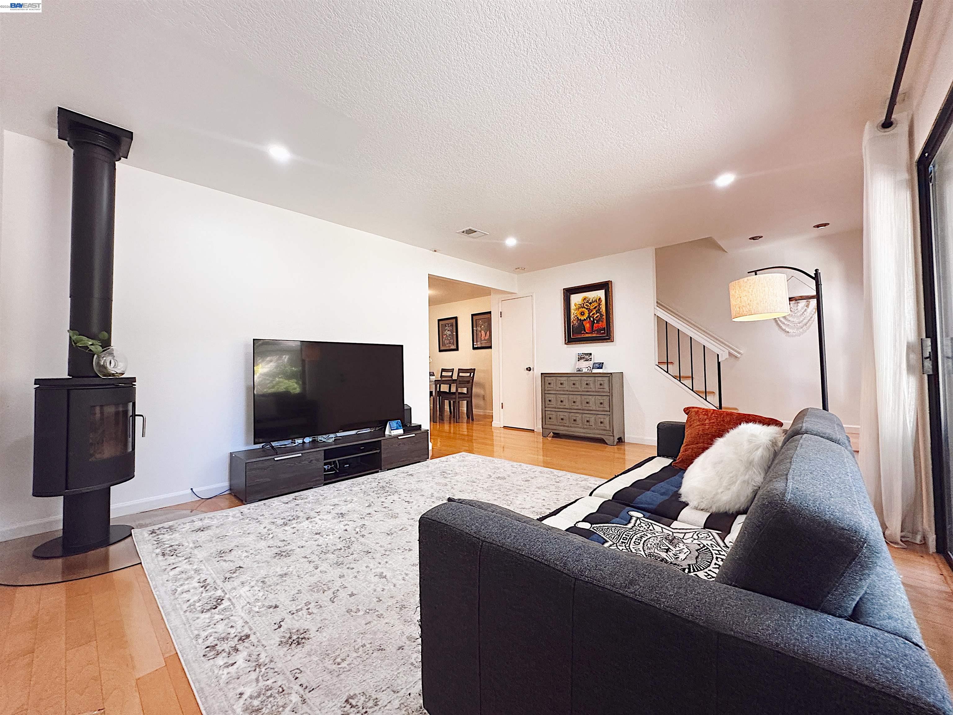 Detail Gallery Image 11 of 31 For 7642 Arbor Creek Circle, Dublin,  CA 94568-2261 - 3 Beds | 3 Baths