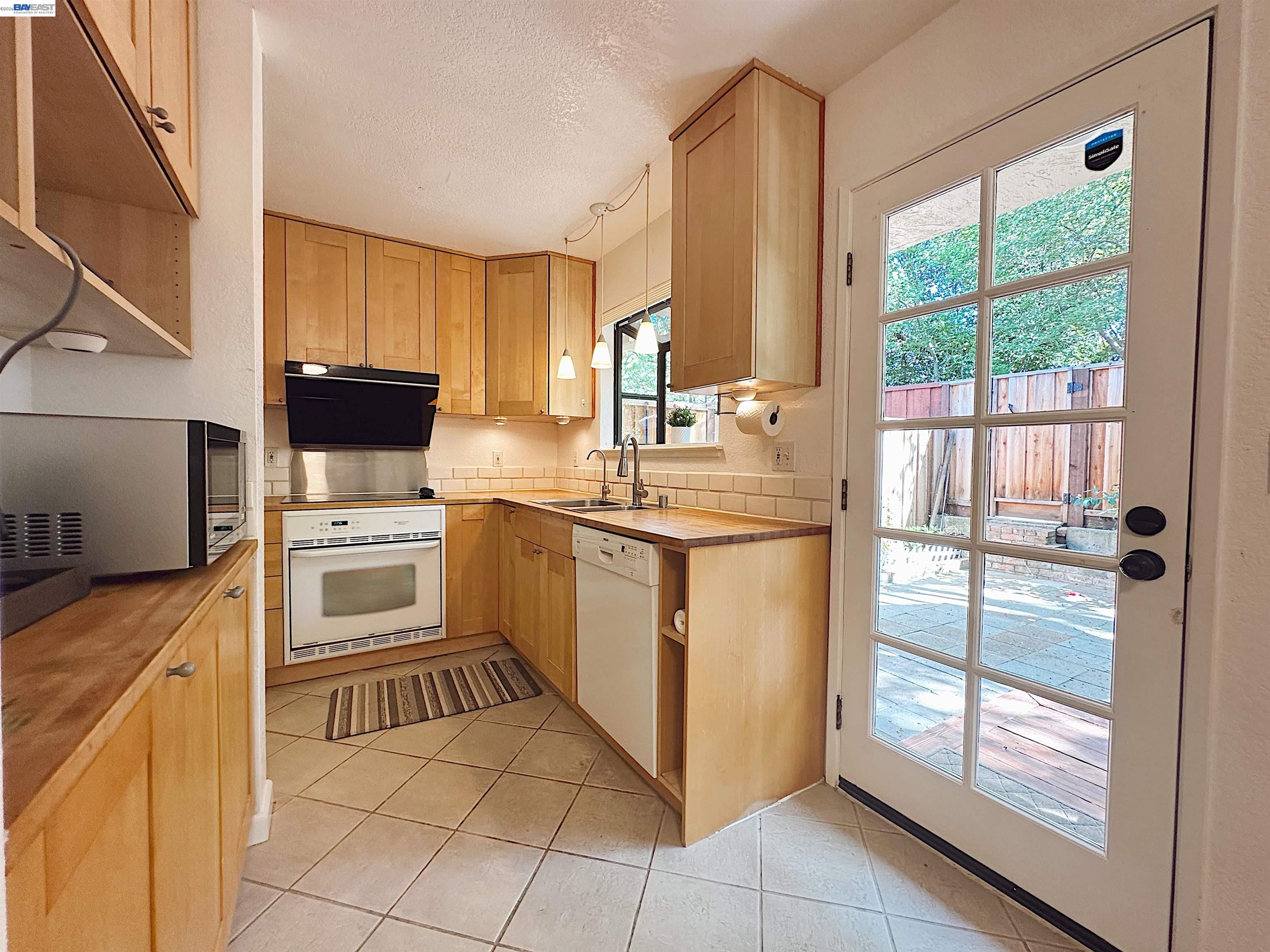 Detail Gallery Image 16 of 31 For 7642 Arbor Creek Circle, Dublin,  CA 94568-2261 - 3 Beds | 3 Baths