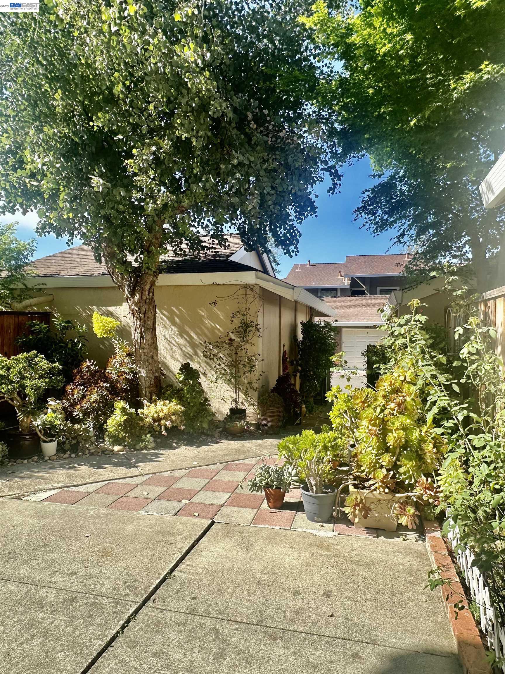 Detail Gallery Image 3 of 31 For 7642 Arbor Creek Circle, Dublin,  CA 94568-2261 - 3 Beds | 3 Baths