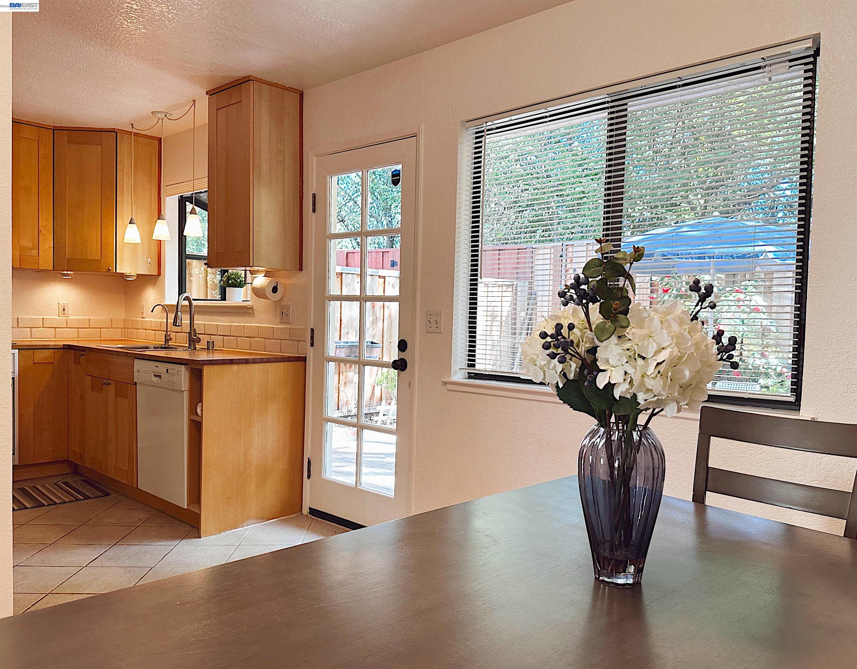 Detail Gallery Image 8 of 31 For 7642 Arbor Creek Circle, Dublin,  CA 94568-2261 - 3 Beds | 3 Baths