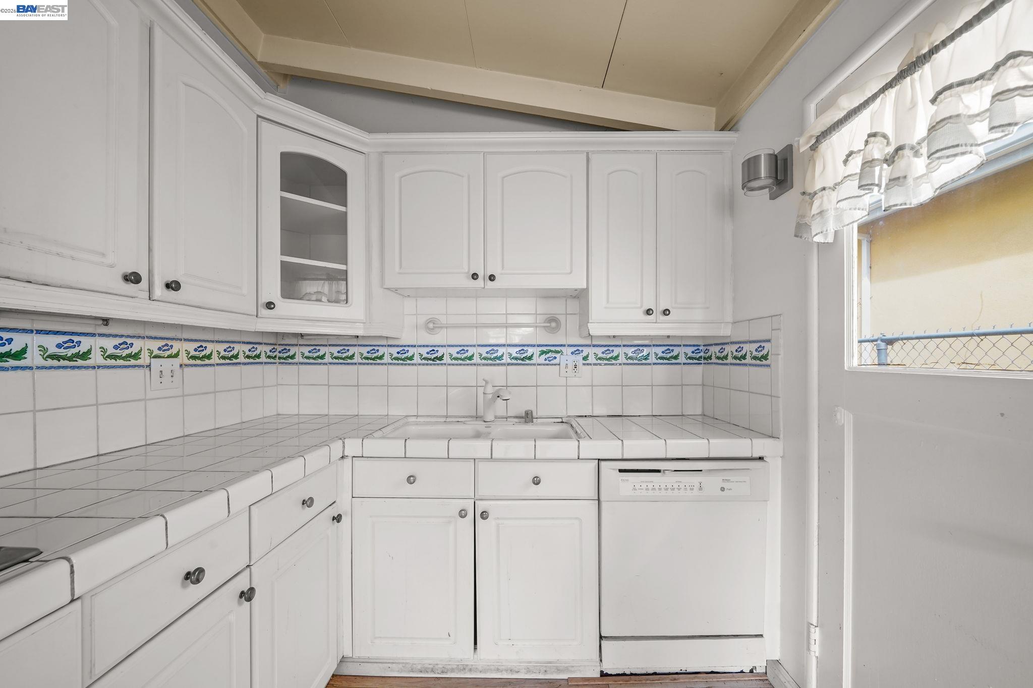 Detail Gallery Image 12 of 30 For 2315 Ralmar Ave, East Palo Alto,  CA 94303 - 3 Beds | 1/1 Baths