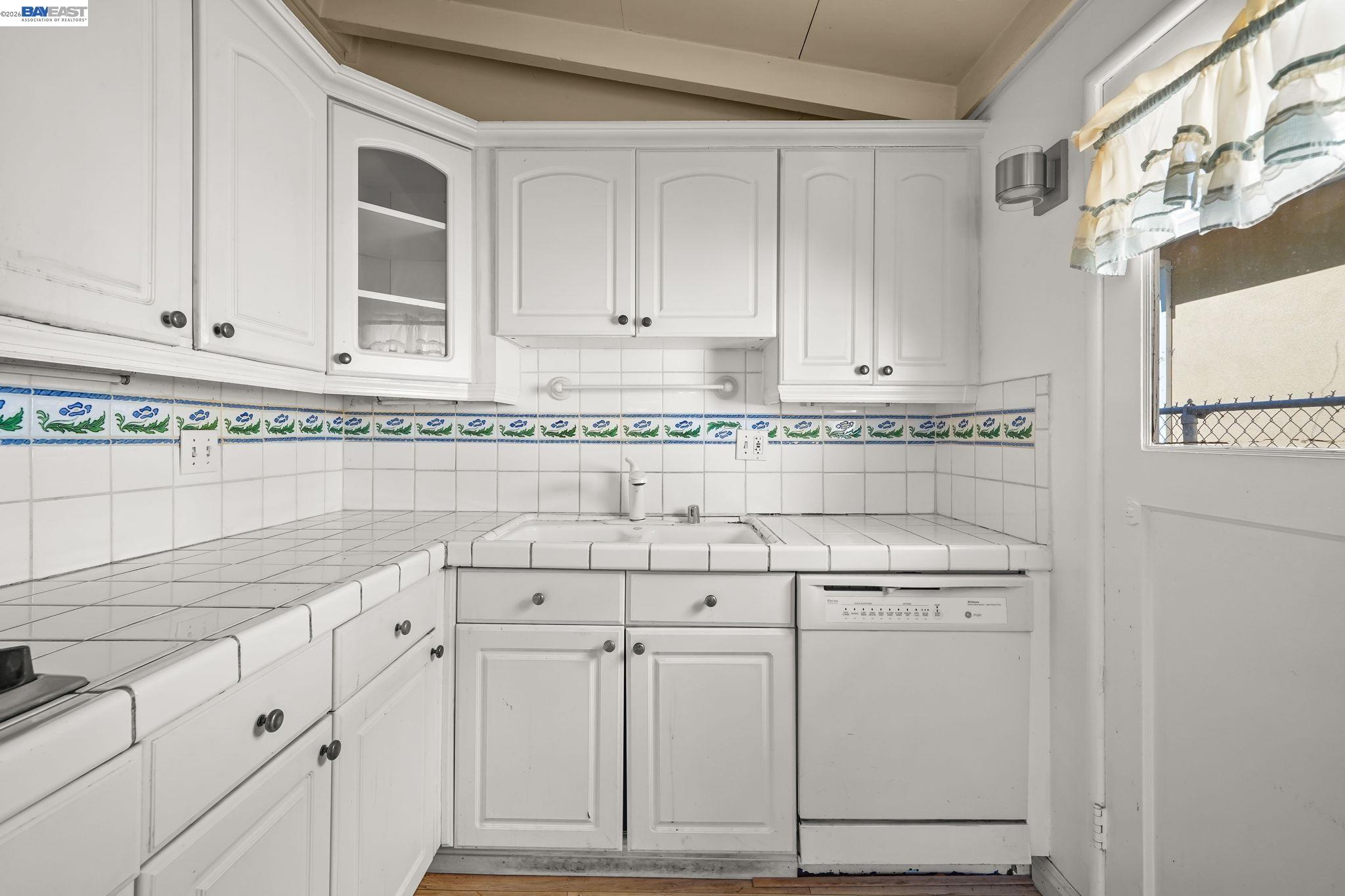 Detail Gallery Image 15 of 30 For 2315 Ralmar Ave, East Palo Alto,  CA 94303 - 3 Beds | 1/1 Baths