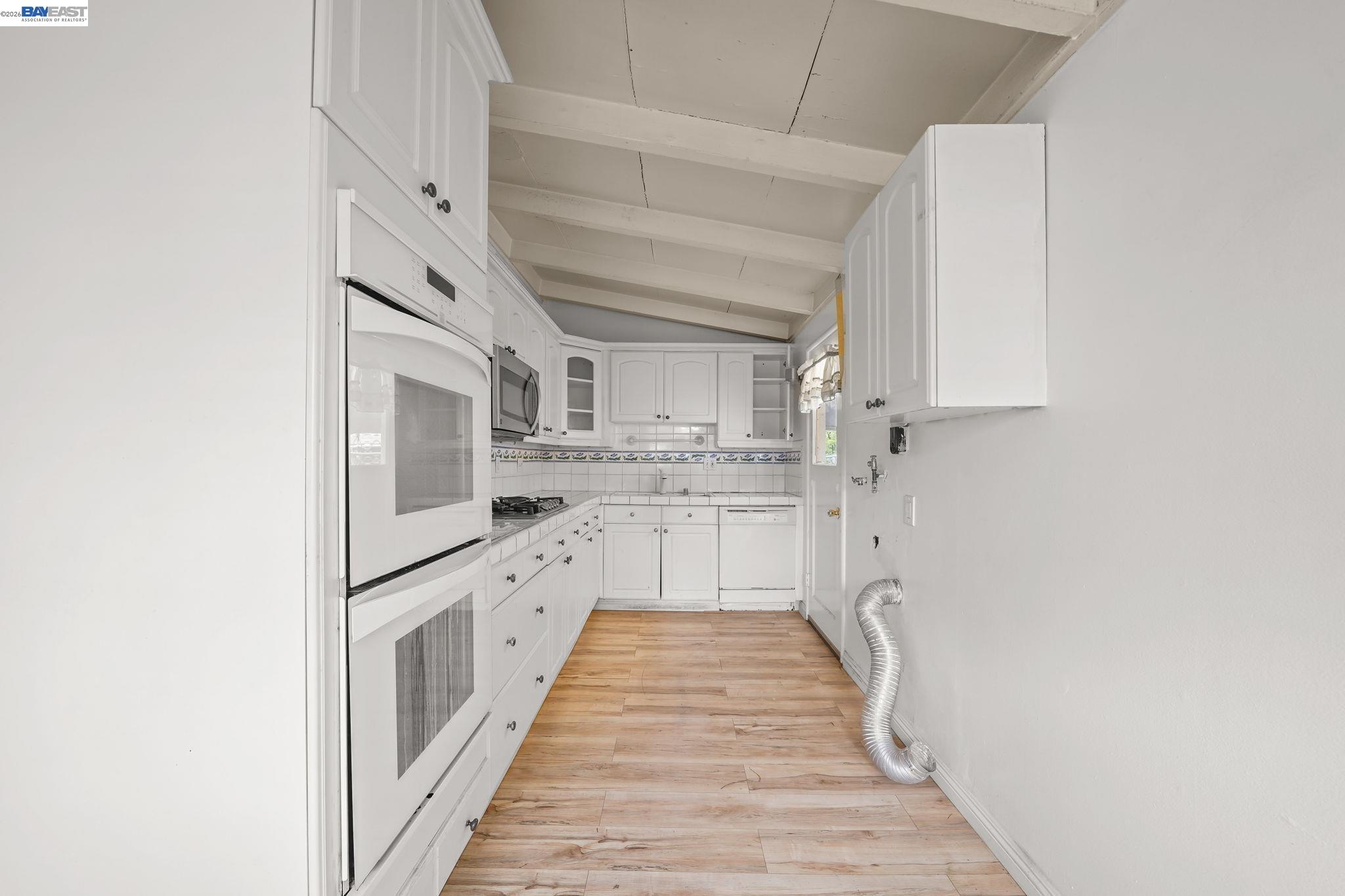 Detail Gallery Image 8 of 30 For 2315 Ralmar Ave, East Palo Alto,  CA 94303 - 3 Beds | 1/1 Baths