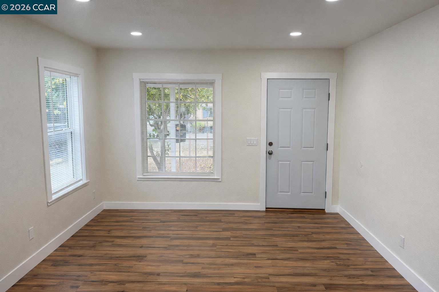 Detail Gallery Image 4 of 16 For 3743 23rd Ave, Sacramento,  CA 95820 - 3 Beds | 1 Baths