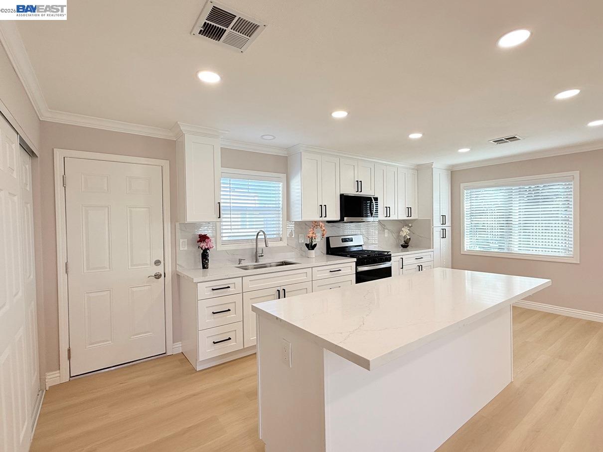 Detail Gallery Image 6 of 60 For 312 Winnipeg Green, Fremont,  CA 94538 - 3 Beds | 2 Baths