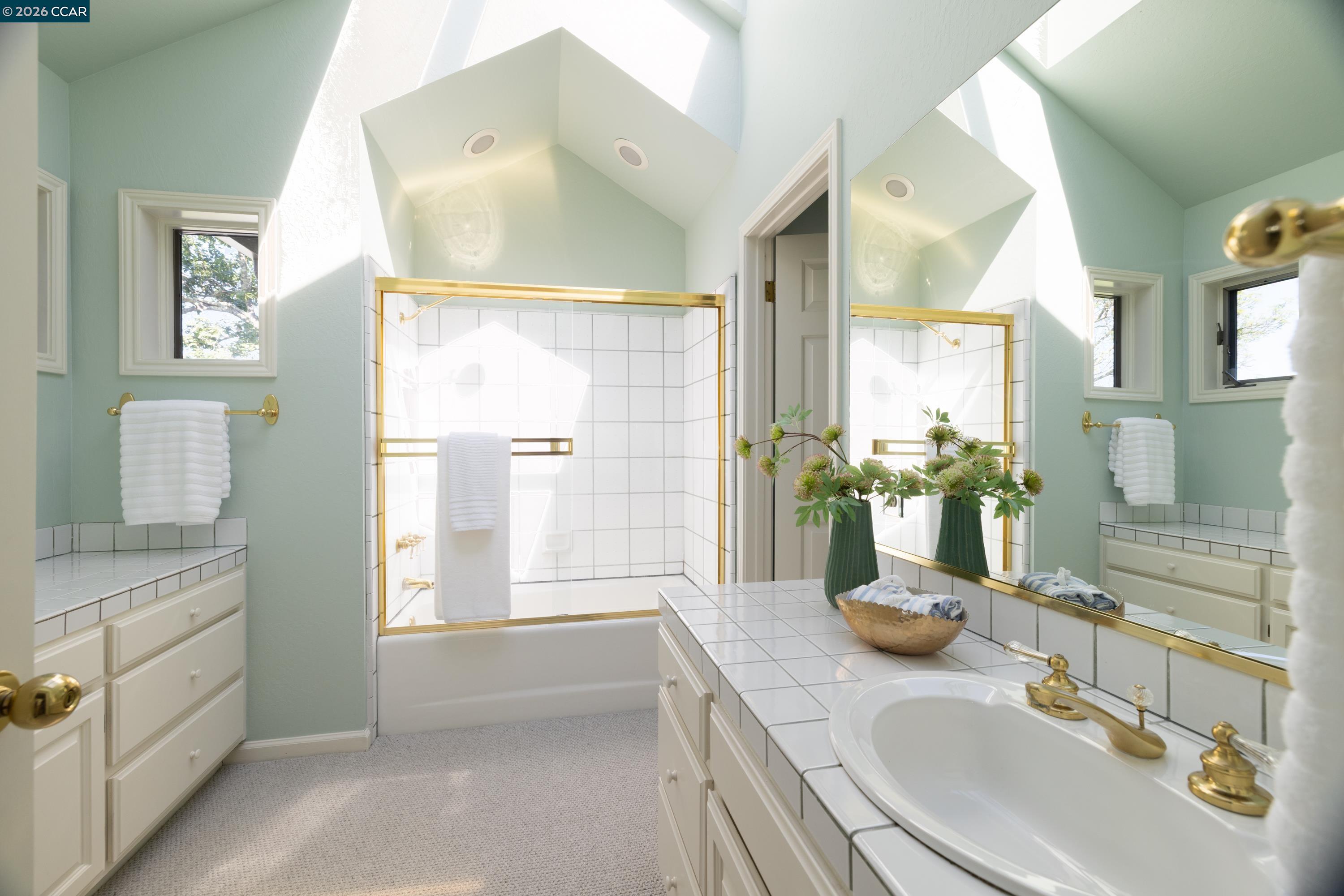 Detail Gallery Image 25 of 36 For 85 La Cuesta Rd., Orinda,  CA 94563 - 4 Beds | 3/1 Baths