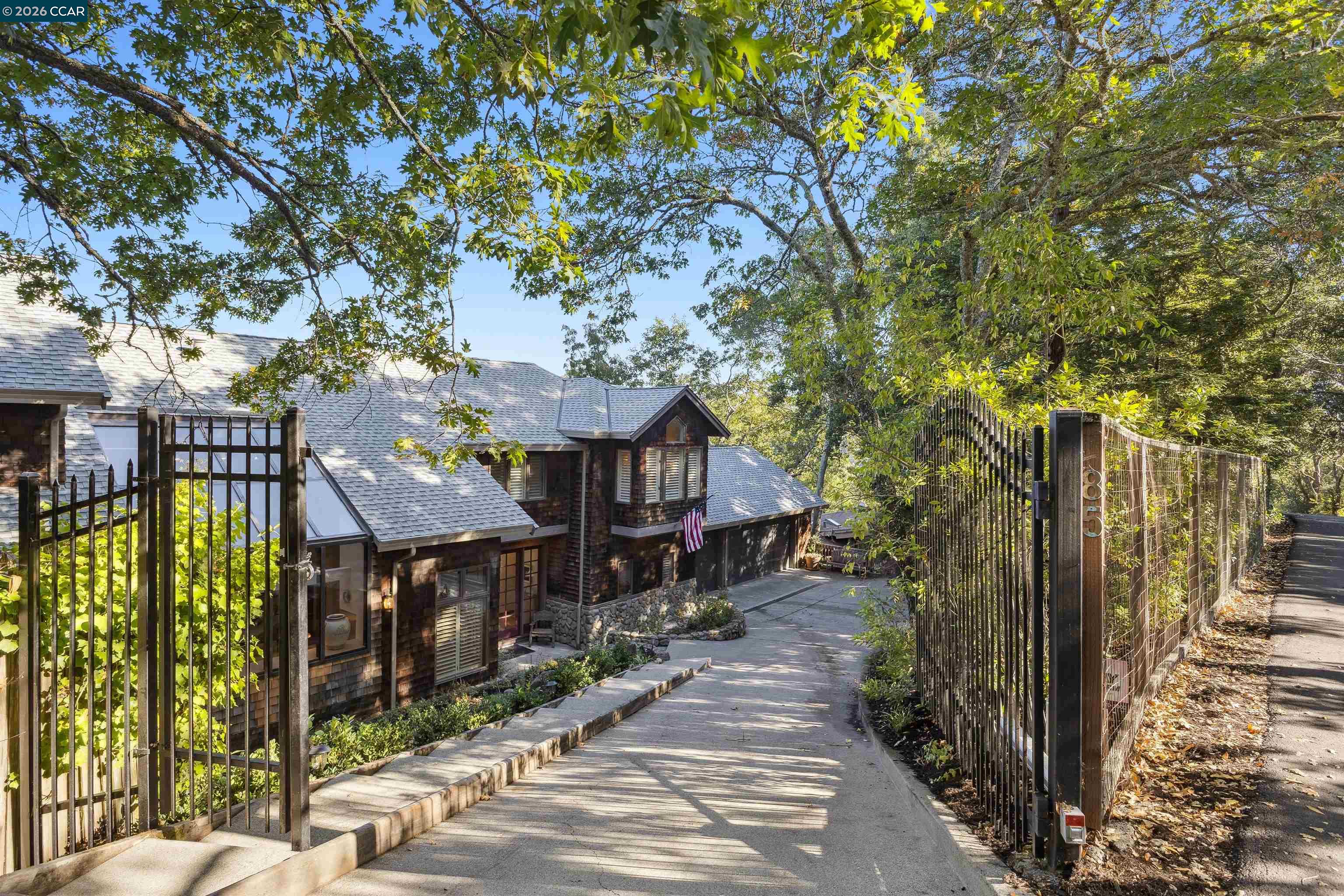 Detail Gallery Image 35 of 36 For 85 La Cuesta Rd., Orinda,  CA 94563 - 4 Beds | 3/1 Baths