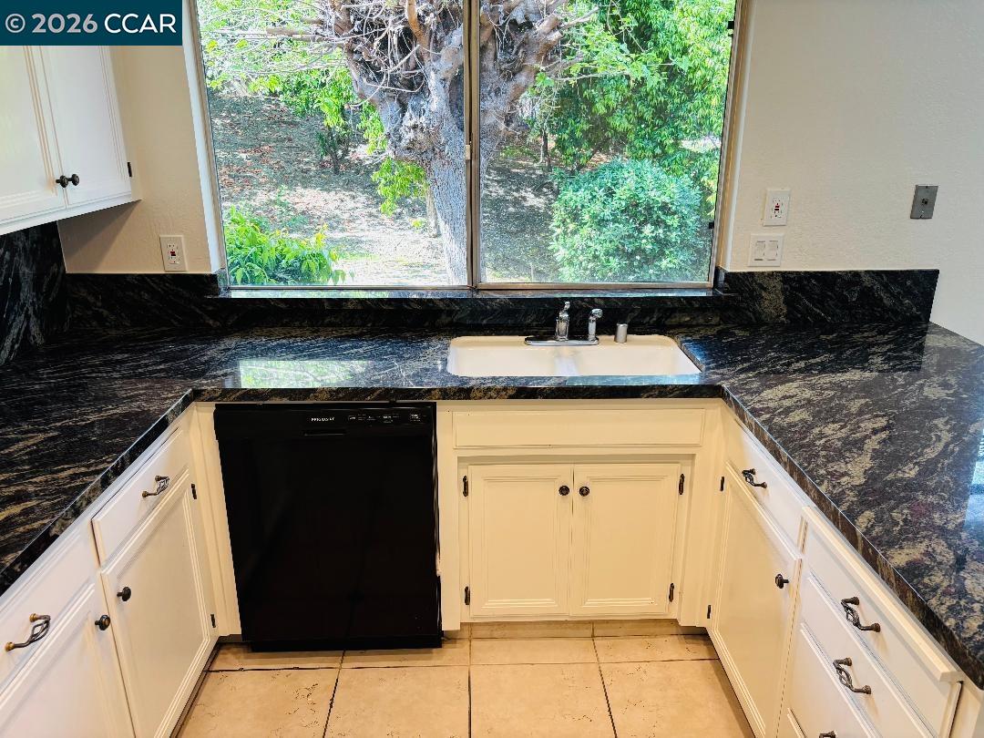 Detail Gallery Image 6 of 24 For 2814 Harris Dr, Antioch,  CA 94509 - 3 Beds | 2/1 Baths