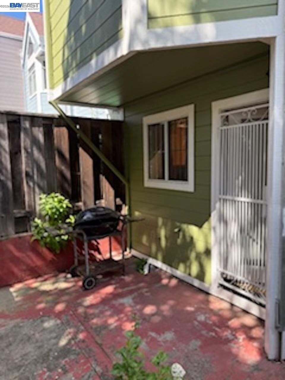 Detail Gallery Image 4 of 20 For 11 Rebecca Ln, San Francisco,  CA 94124 - 2 Beds | 2 Baths