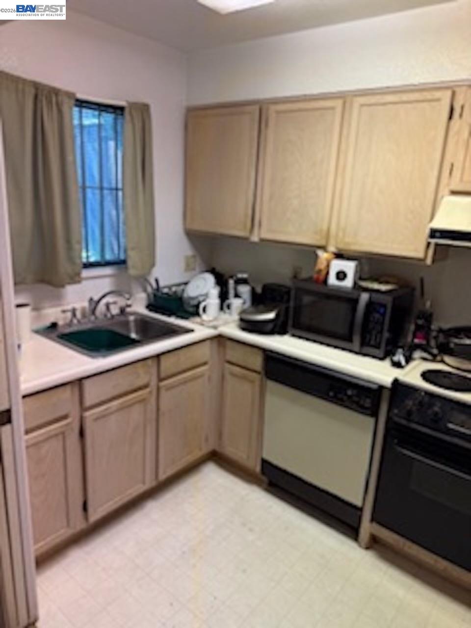 Detail Gallery Image 10 of 20 For 11 Rebecca Ln, San Francisco,  CA 94124 - 2 Beds | 2 Baths