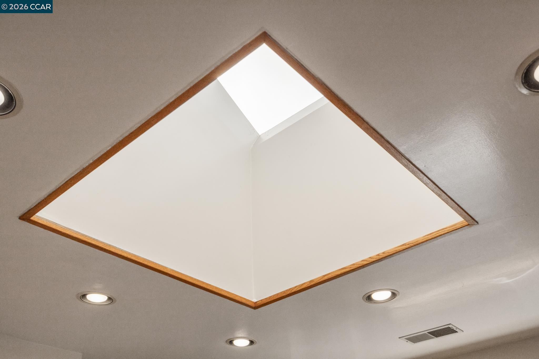 Detail Gallery Image 11 of 47 For 5910 Chabot Rd, Oakland,  CA 94618 - – Beds | – Baths