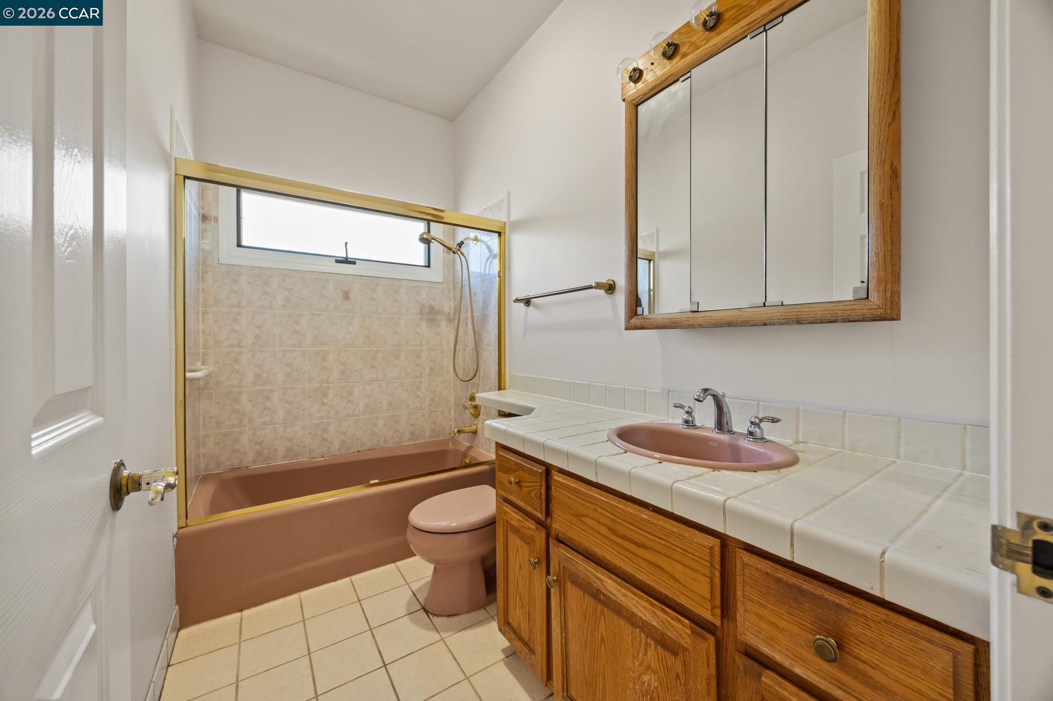 Detail Gallery Image 16 of 47 For 5910 Chabot Rd, Oakland,  CA 94618 - – Beds | – Baths