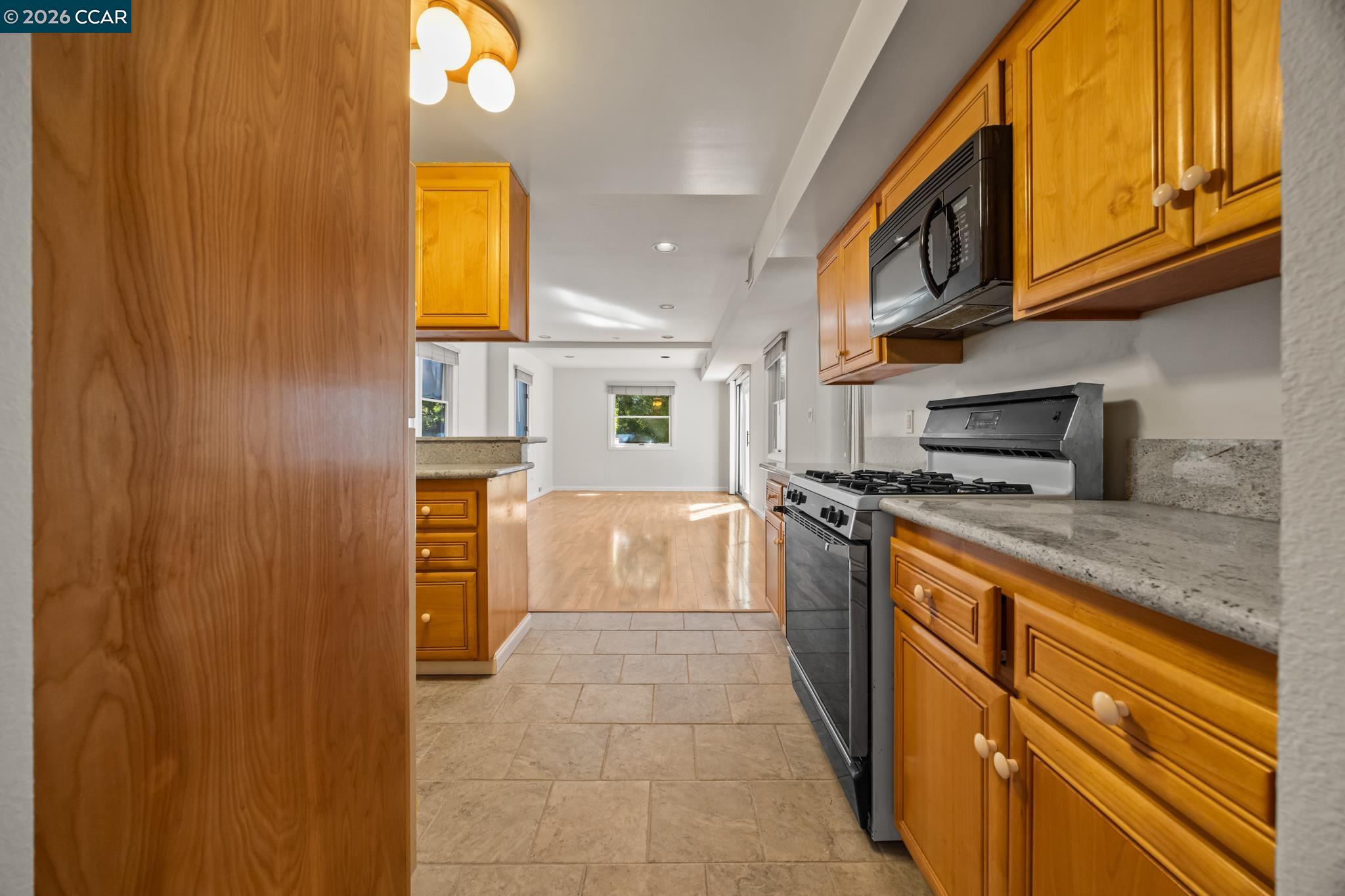 Detail Gallery Image 32 of 47 For 5910 Chabot Rd, Oakland,  CA 94618 - – Beds | – Baths