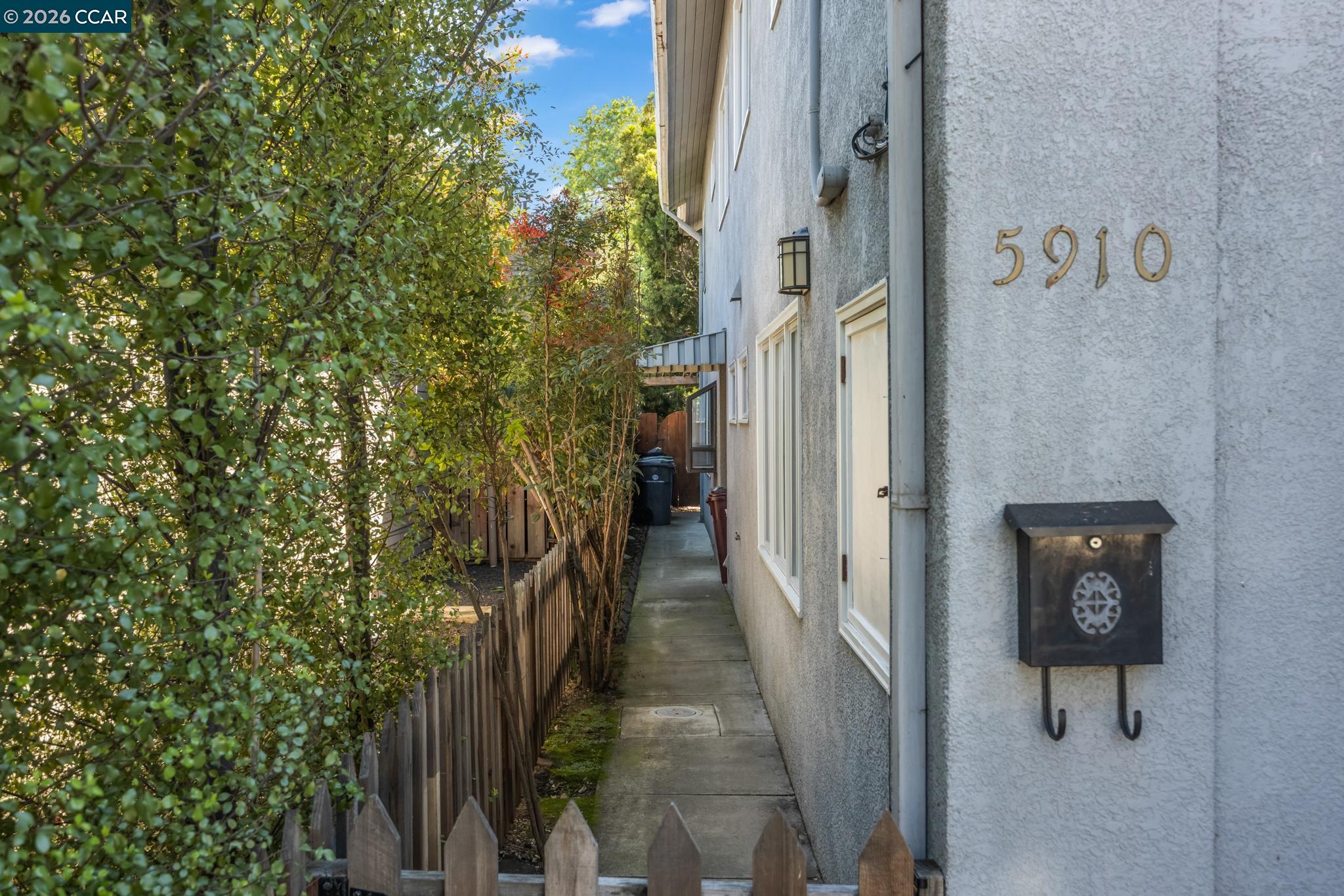 Detail Gallery Image 5 of 47 For 5910 Chabot Rd, Oakland,  CA 94618 - – Beds | – Baths